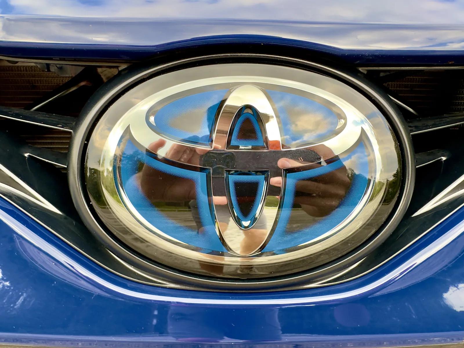 Dad-Mode Unlocked: 2023 Toyota Camry Hybrid