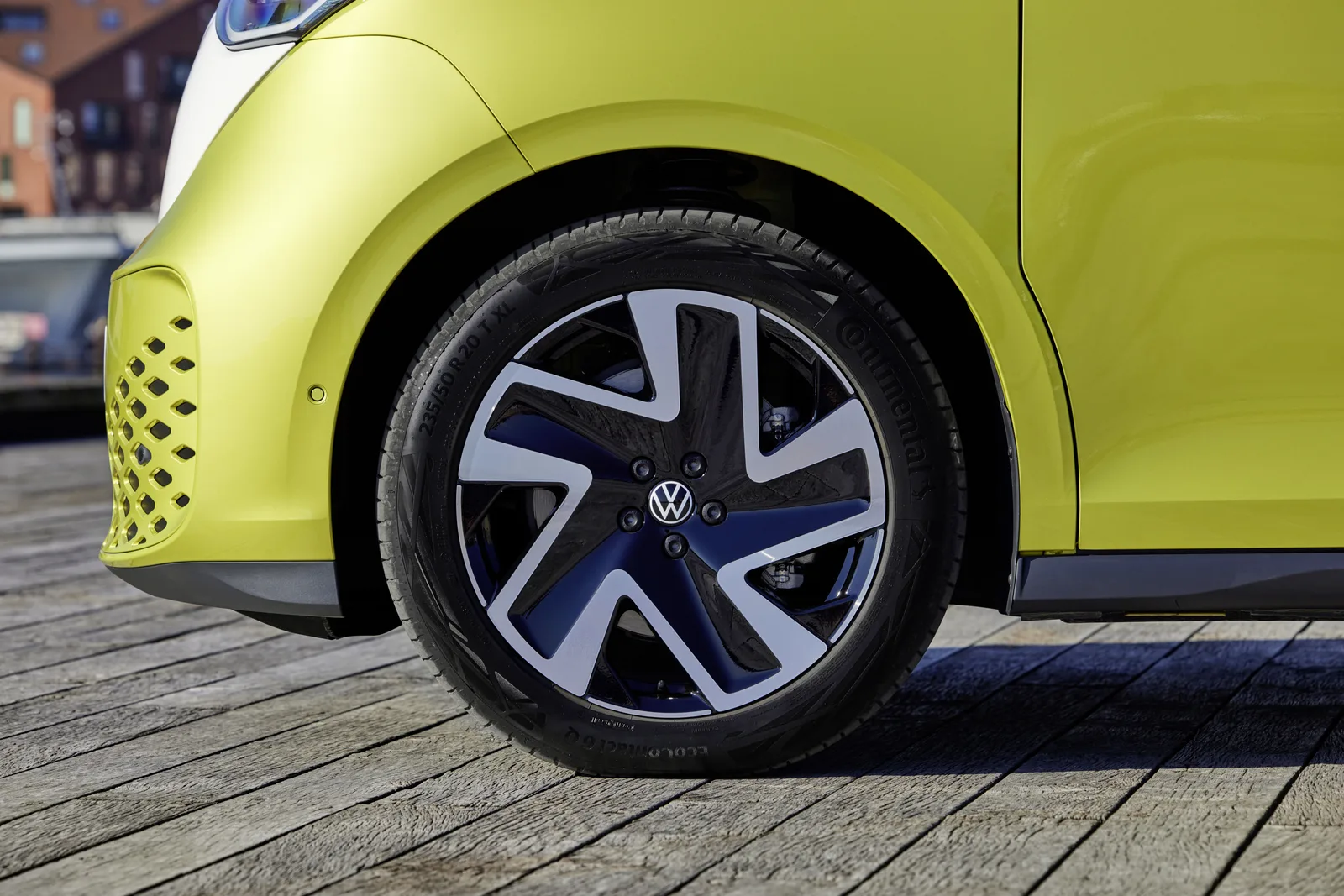 Modern Flower-Power: We Check out the VW ID.BUZZ at the LA Auto Show
