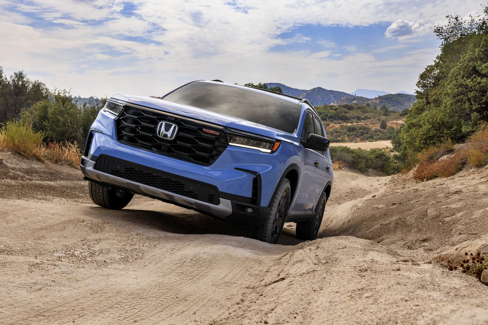 Honda's 3-Row Goes Rugged! 2023 Honda Pilot TrailSport