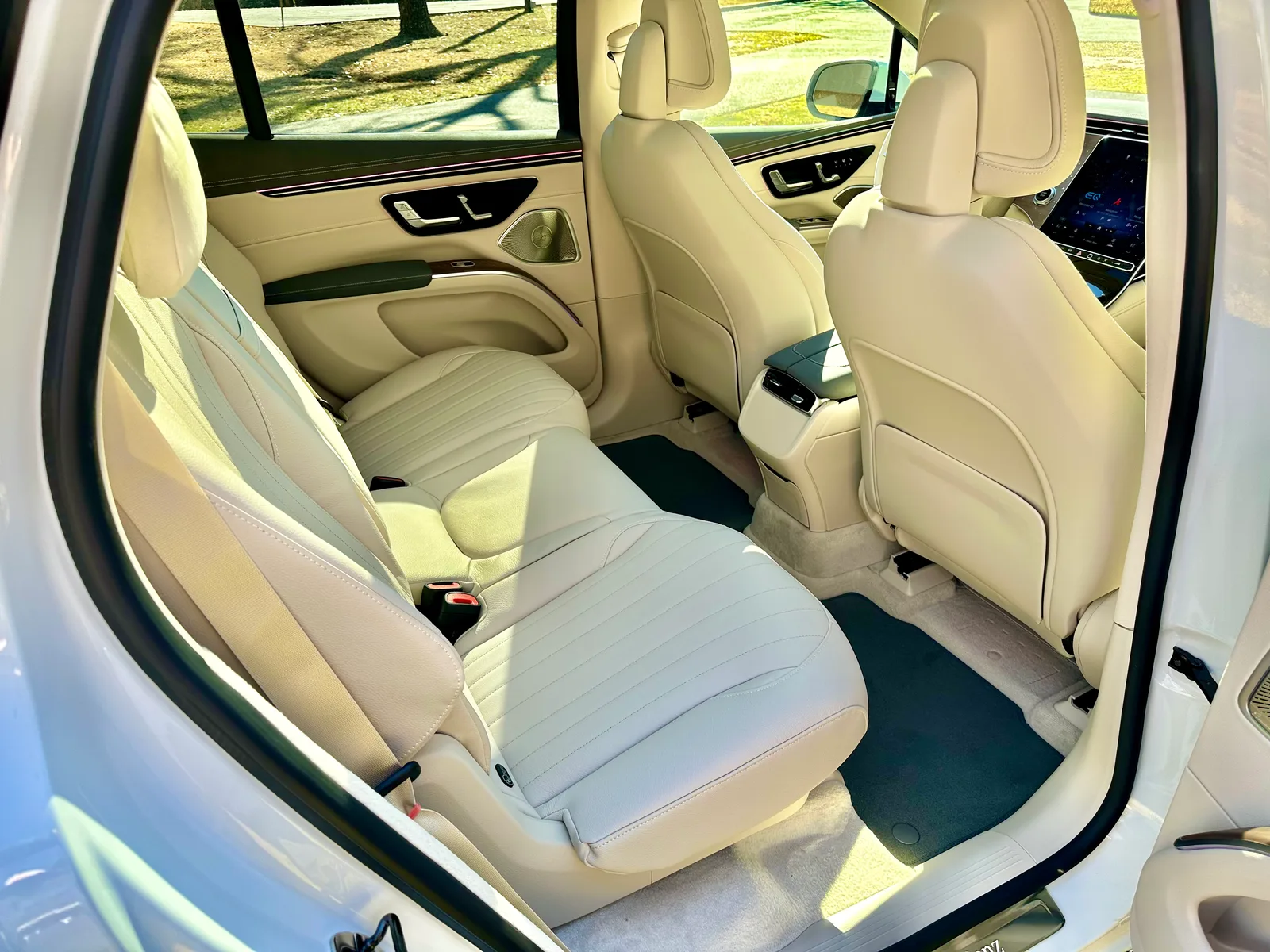 2023 Mercedes-Benz EQS 450+ SUV: More Luxurious than a Tesla Model X