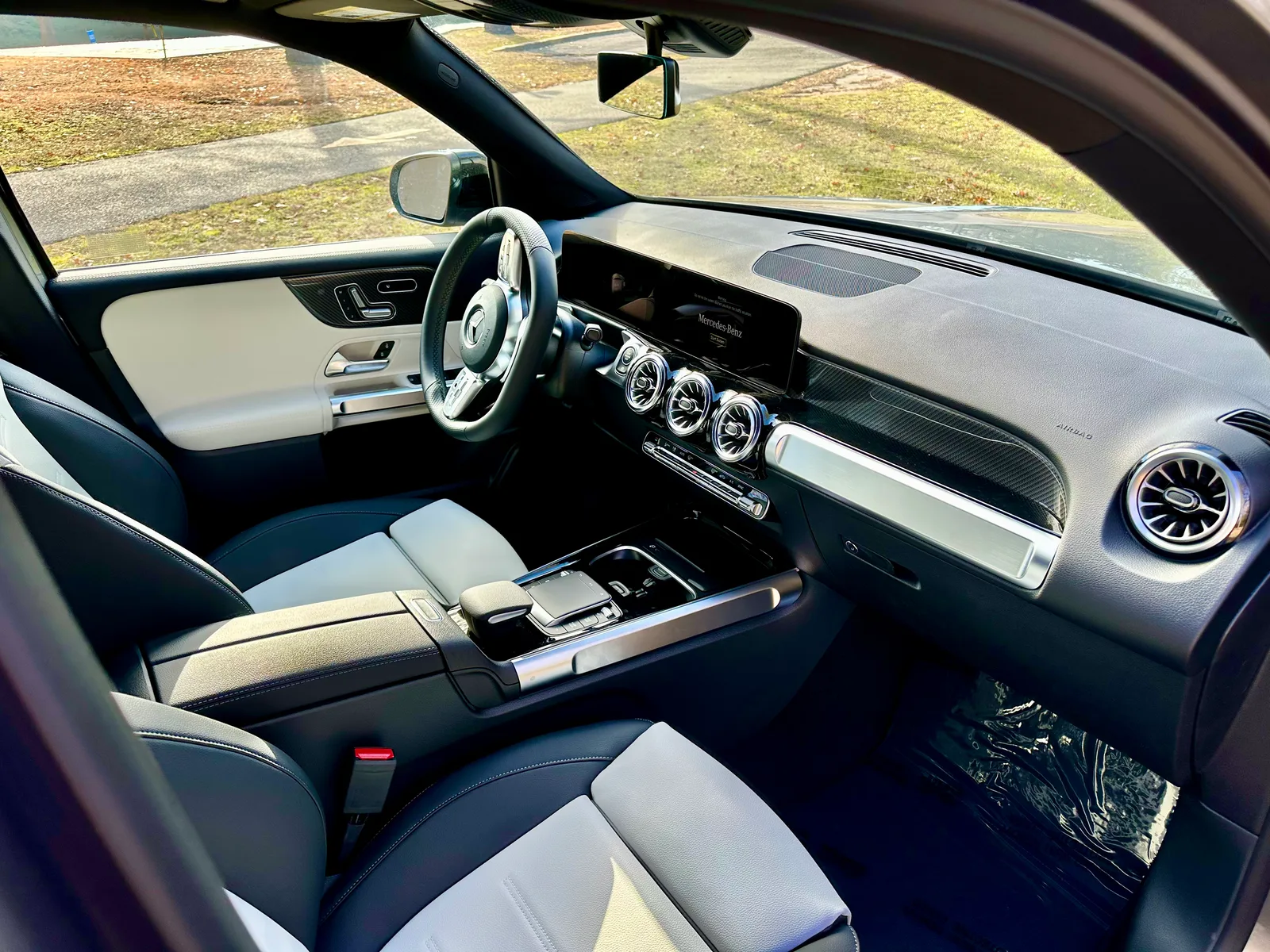 2023 Mercedes Benz GLB250: Exploring the Ultimate in Luxury and Practicality