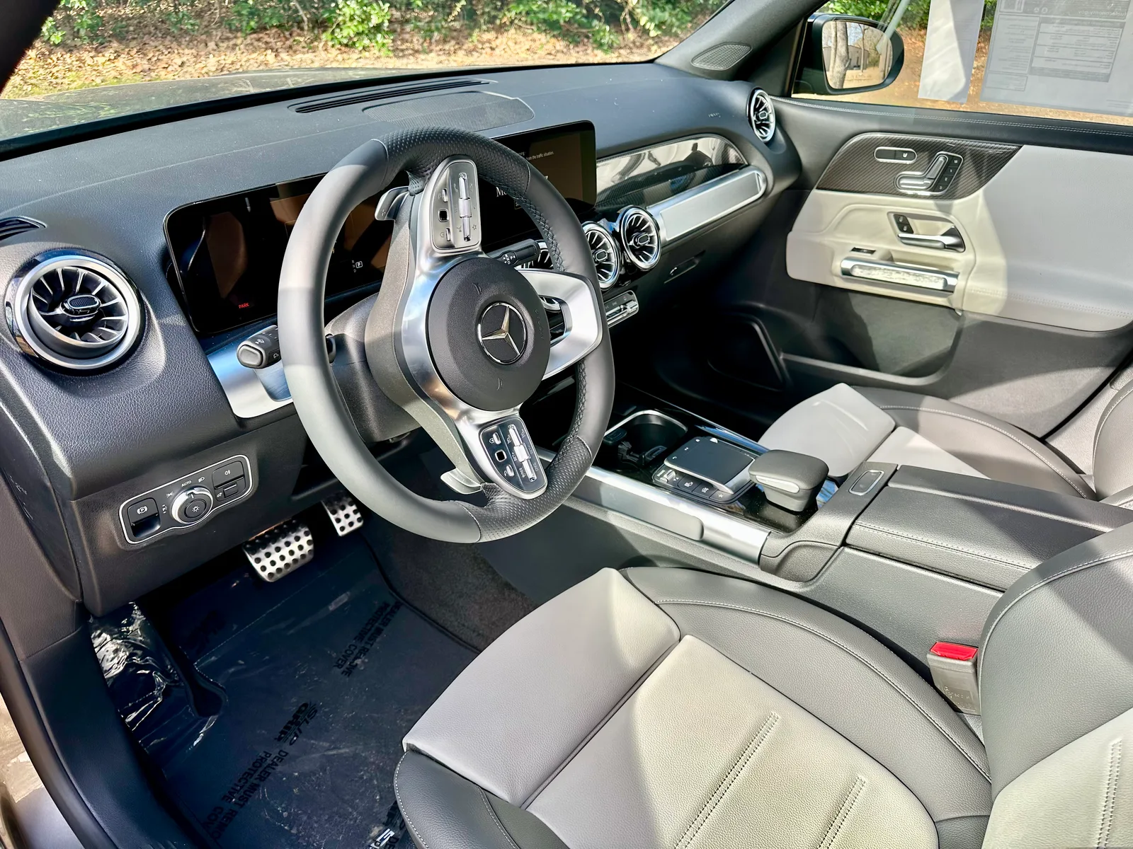 2023 Mercedes Benz GLB250: Exploring the Ultimate in Luxury and Practicality