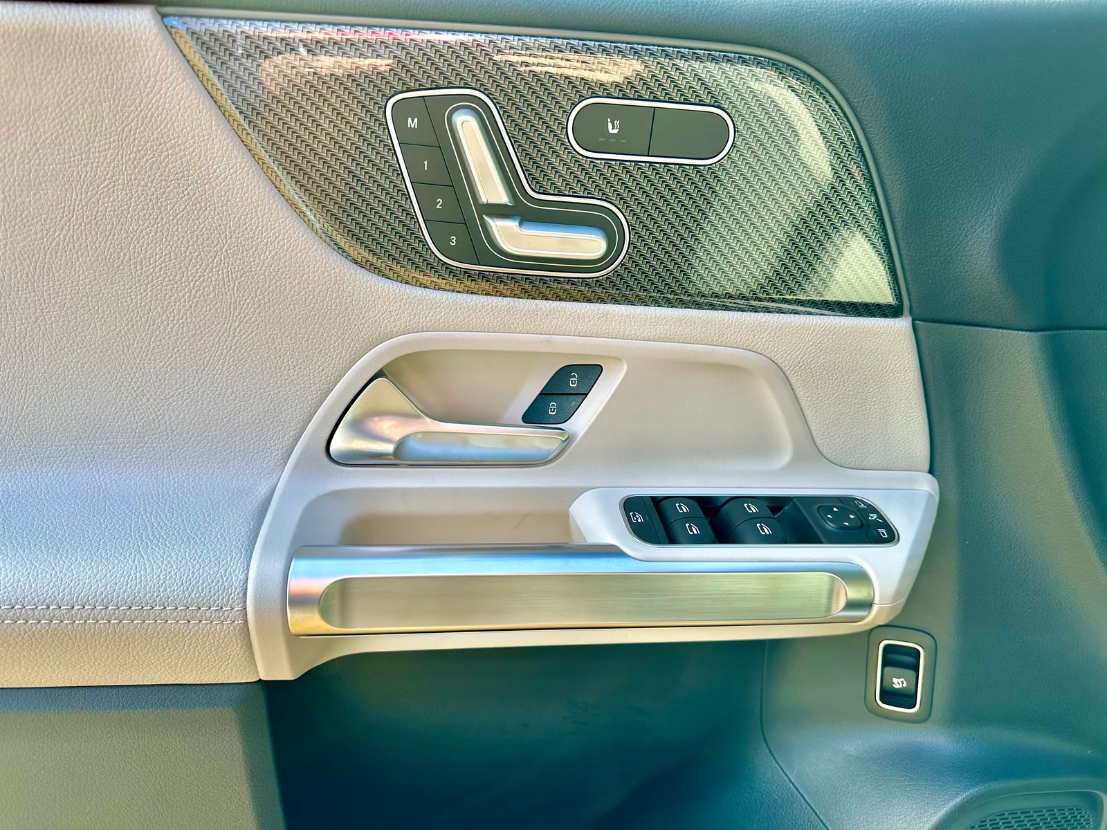 2023 Mercedes Benz GLB250: Exploring the Ultimate in Luxury and Practicality