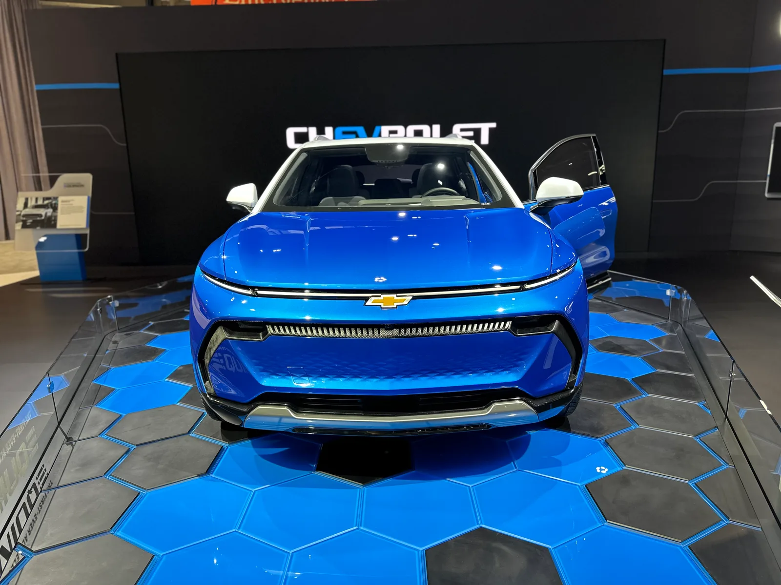 2024 Chevrolet Equinox EV at the Chicago Auto Show: A Closer Look