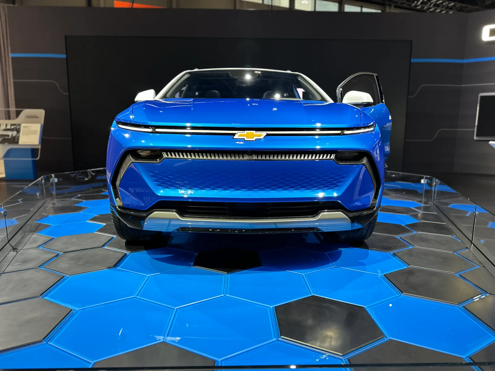 2024 Chevrolet Equinox EV at the Chicago Auto Show: A Closer Look