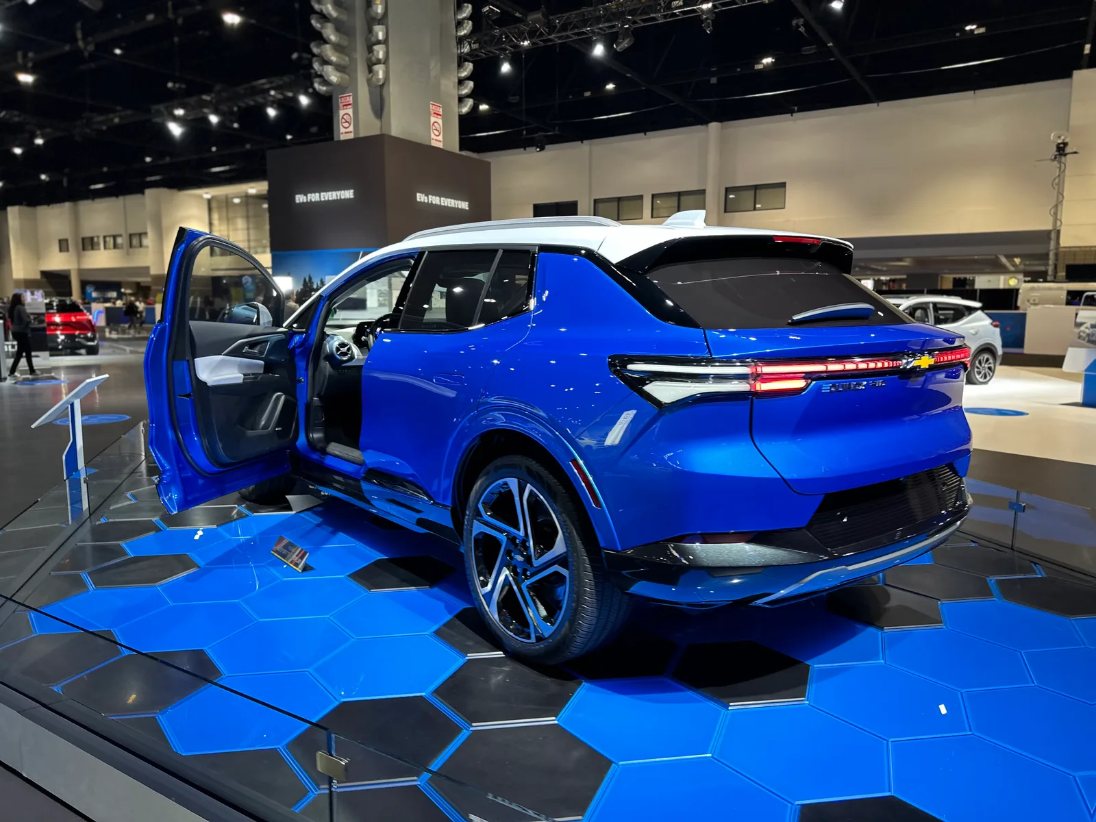 2024 Chevrolet Equinox EV at the Chicago Auto Show: A Closer Look