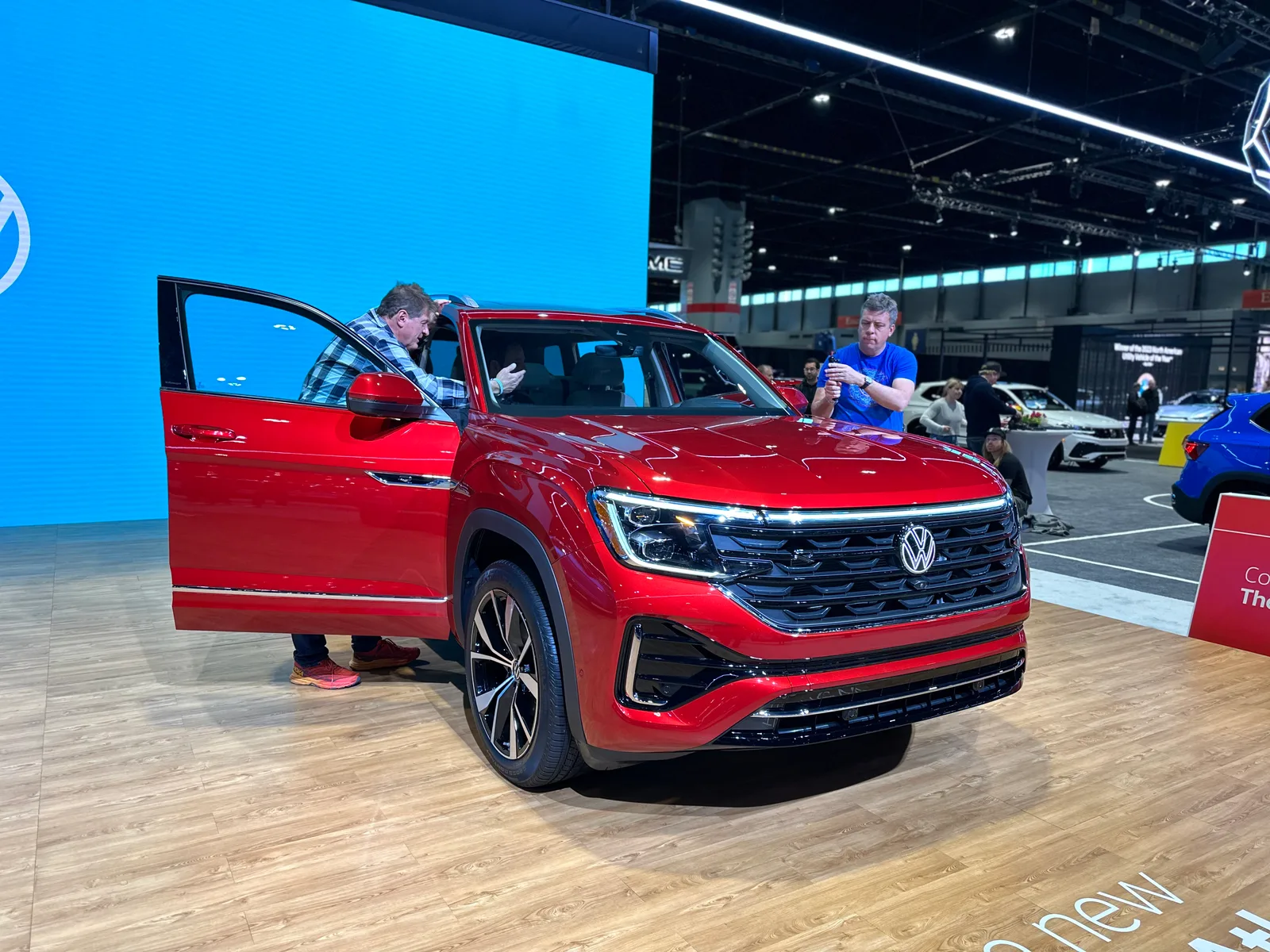 2024 Volkswagen Atlas and Atlas Cross Sport Debut at the Chicago Auto Show