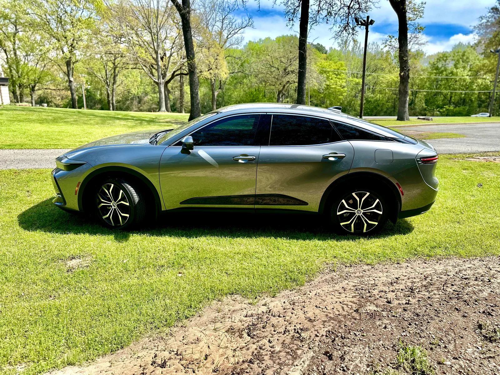 2023 Toyota Crown XLE: A Lexus in Comfy Clothes