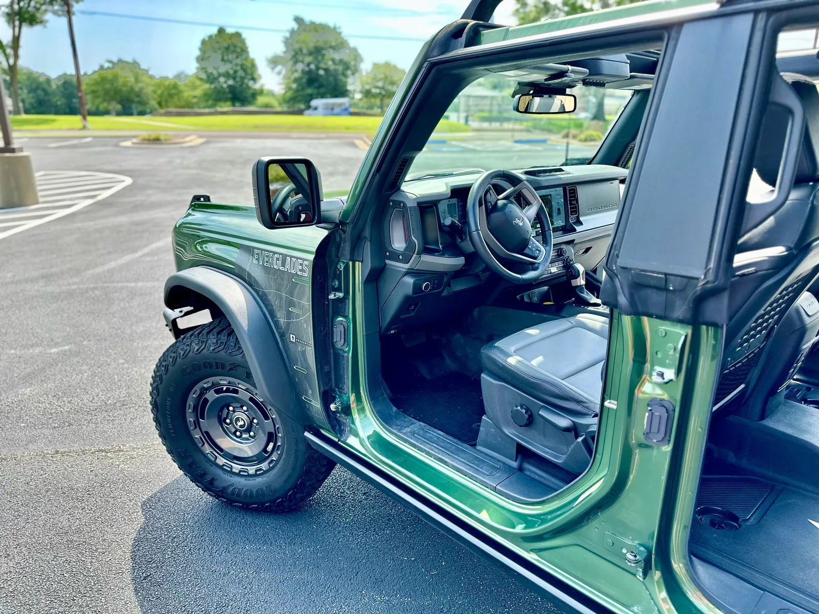2022 Ford Bronco Everglades: Florida Man's Bronco - A Deep Dive & Off-Road Demo
