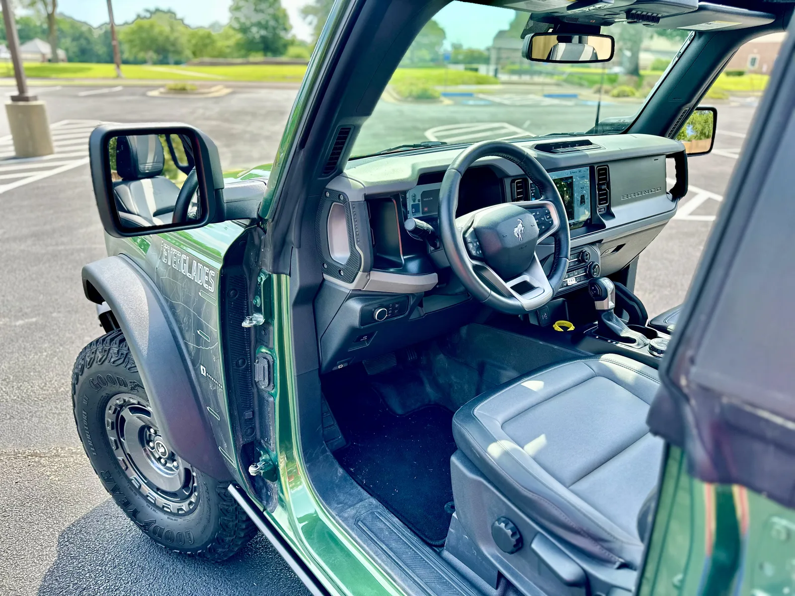 2022 Ford Bronco Everglades: Florida Man's Bronco - A Deep Dive & Off-Road Demo