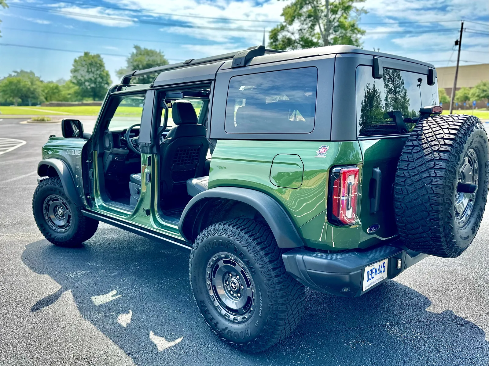 2022 Ford Bronco Everglades: Florida Man's Bronco - A Deep Dive & Off-Road Demo