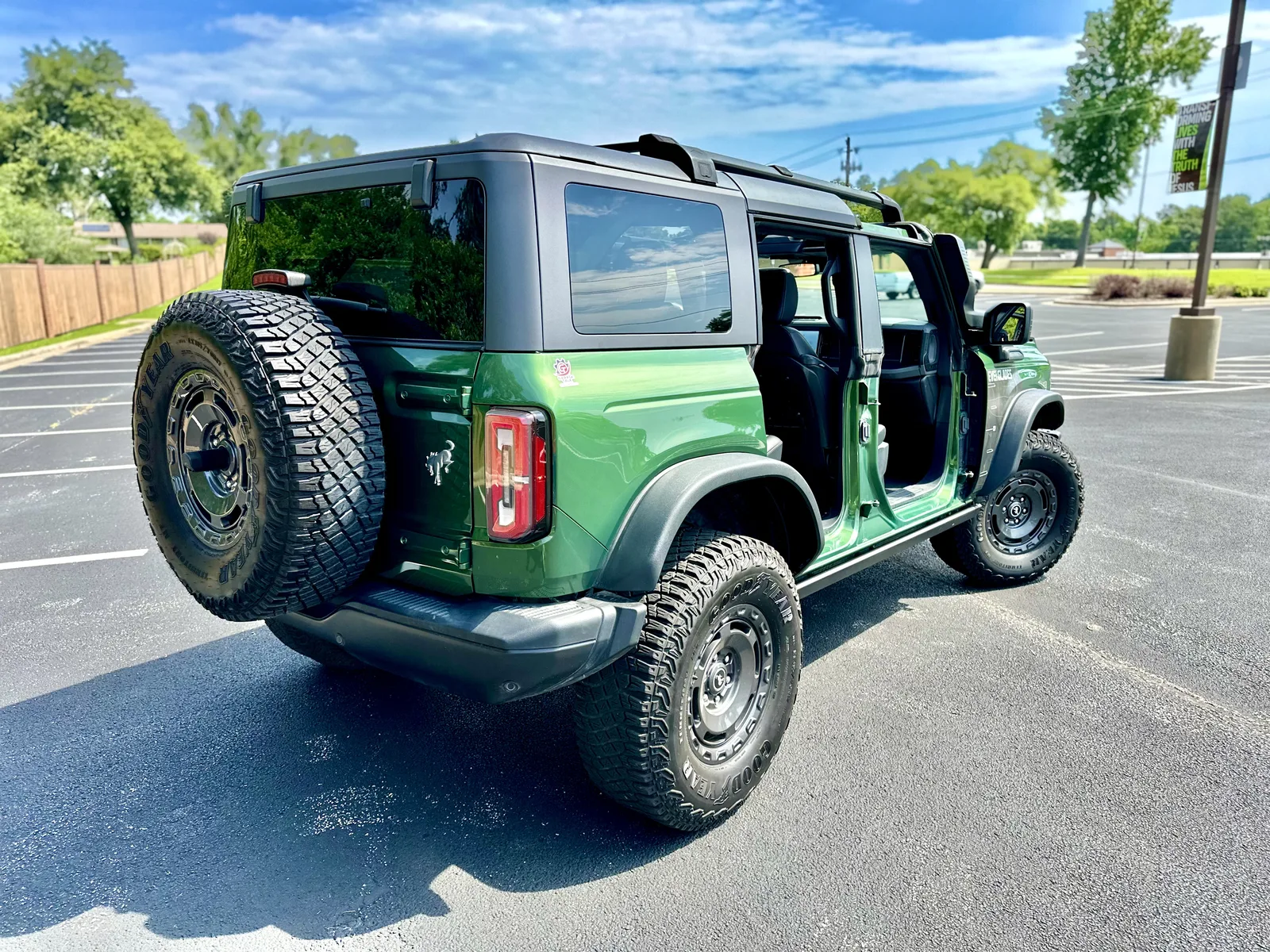 2022 Ford Bronco Everglades: Florida Man's Bronco - A Deep Dive & Off-Road Demo