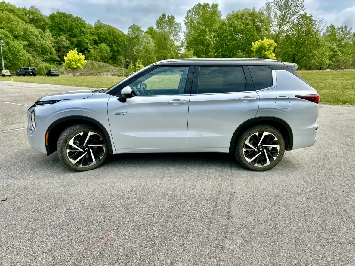 2023 Mitsubishi Outlander PHEV: The Gateway into Electrification