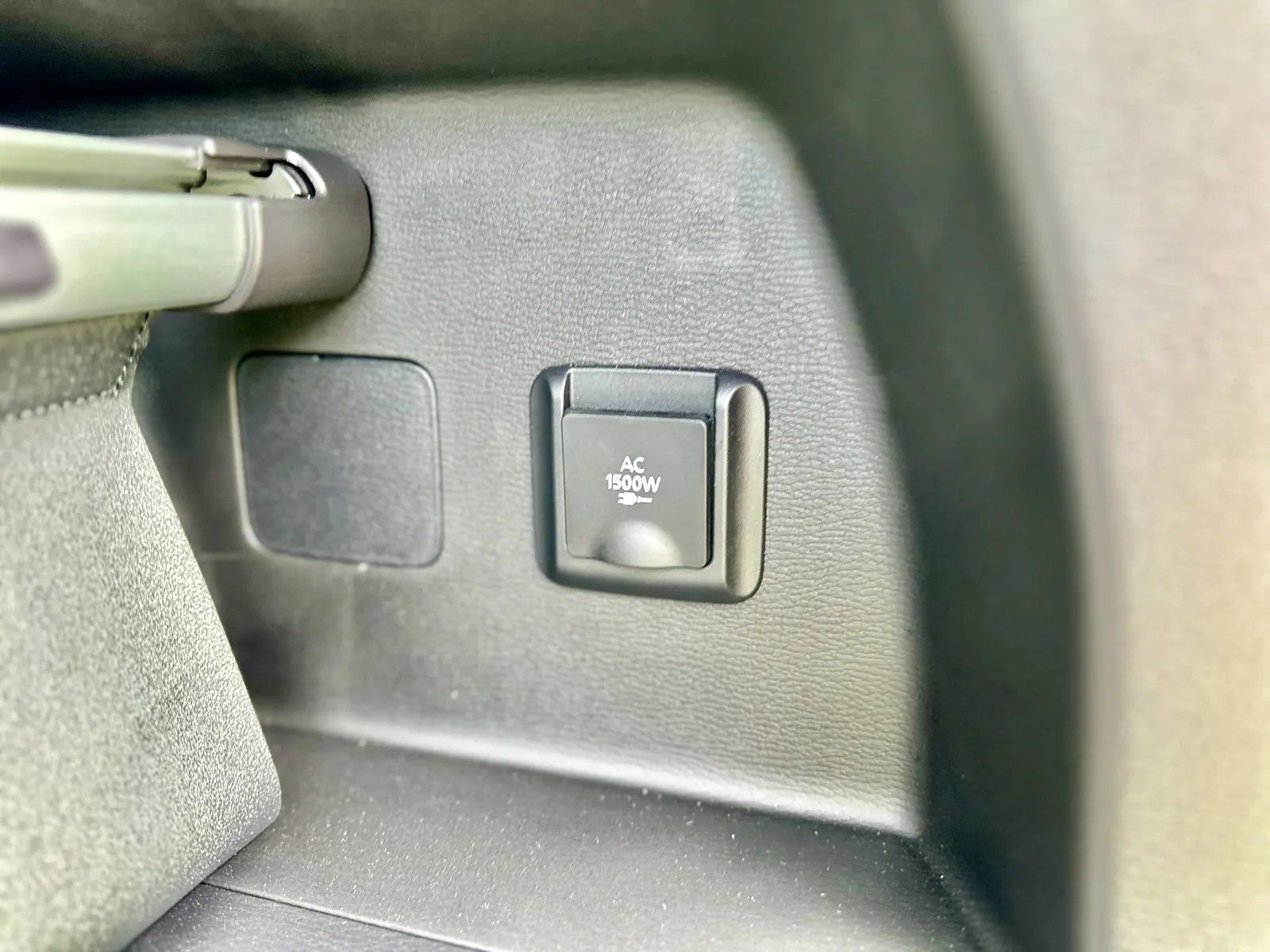 2023 Mitsubishi Outlander PHEV: The Gateway into Electrification