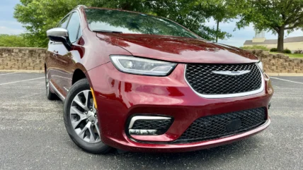 2023 Chrysler Pacifica eHybrid Pinnacle: Better than a Telluride or Tahoe?
