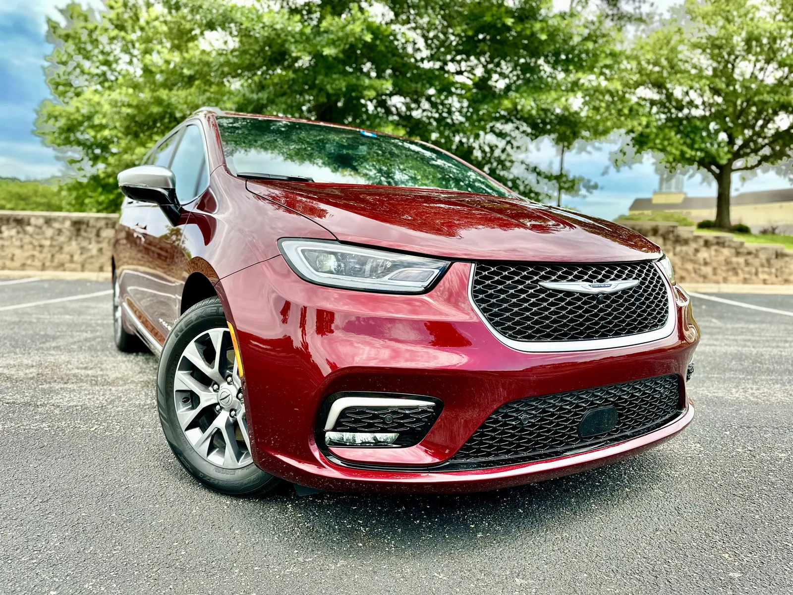 2023 Chrysler Pacifica eHybrid Pinnacle: Better than a Telluride or Tahoe?