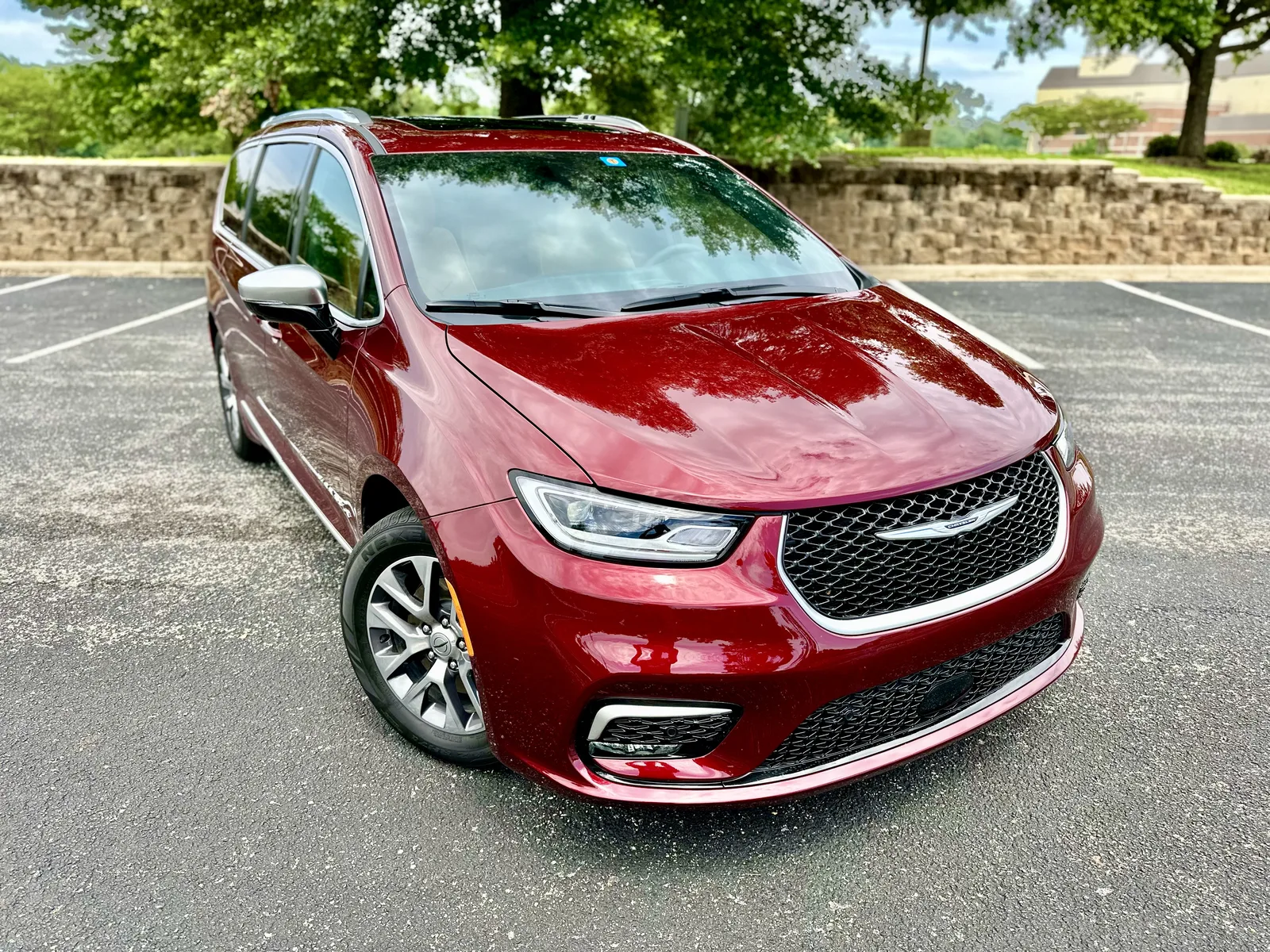 2023 Chrysler Pacifica eHybrid Pinnacle: Better than a Telluride or Tahoe?