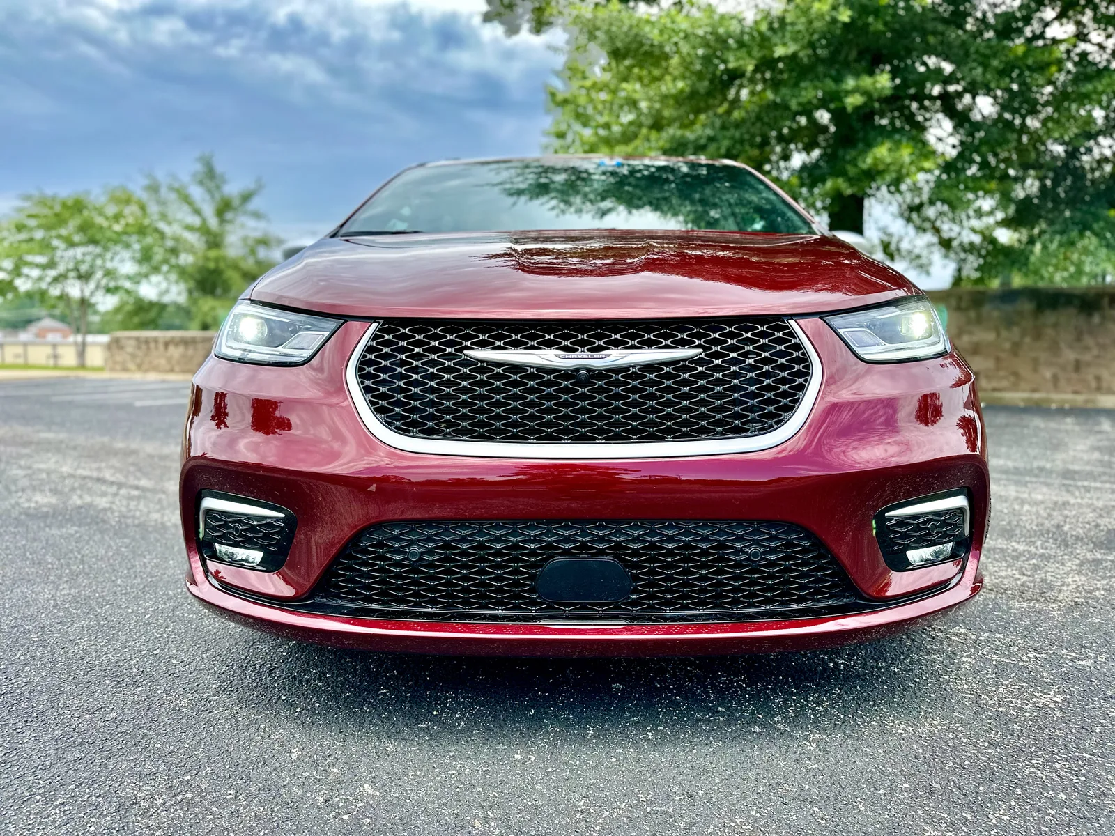 2023 Chrysler Pacifica eHybrid Pinnacle: Better than a Telluride or Tahoe?
