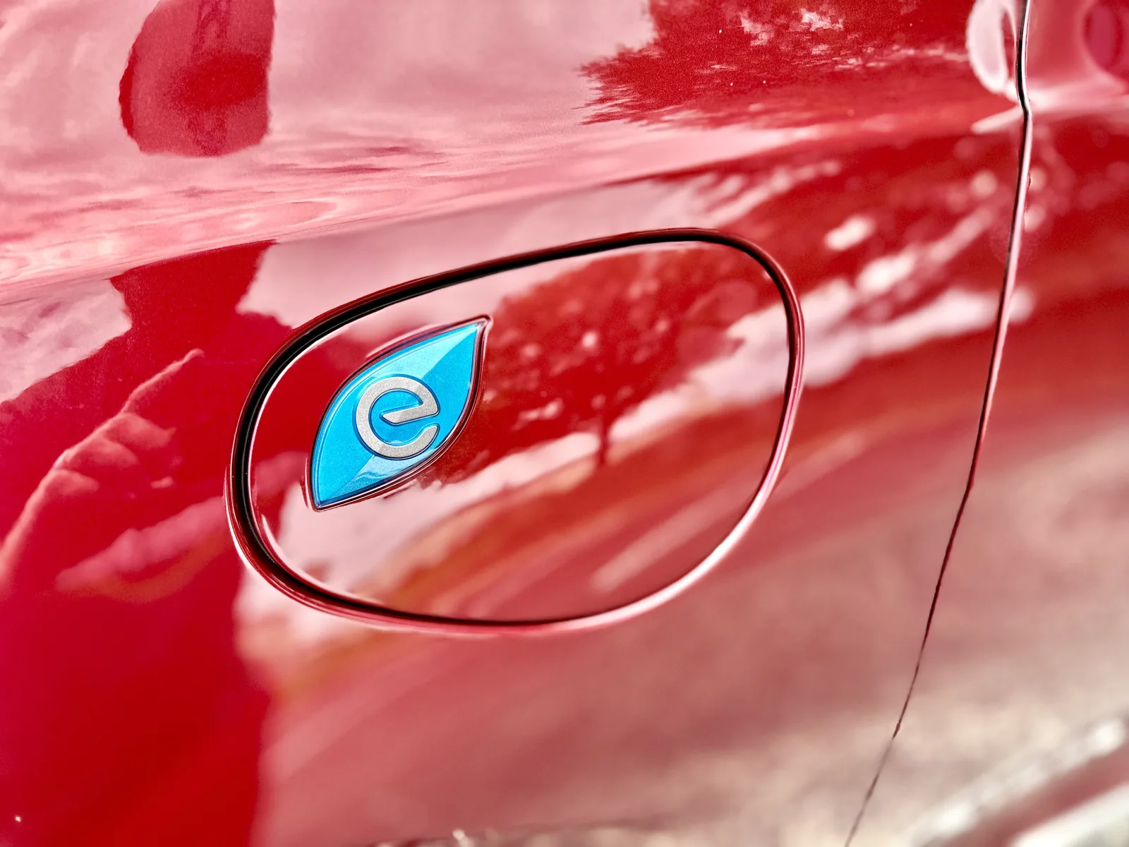 2023 Chrysler Pacifica eHybrid Pinnacle: Better than a Telluride or Tahoe?