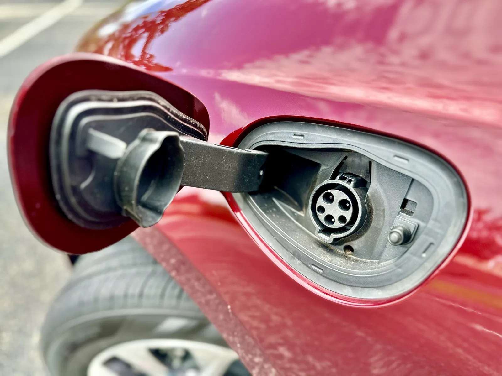 2023 Chrysler Pacifica eHybrid Pinnacle: Better than a Telluride or Tahoe?