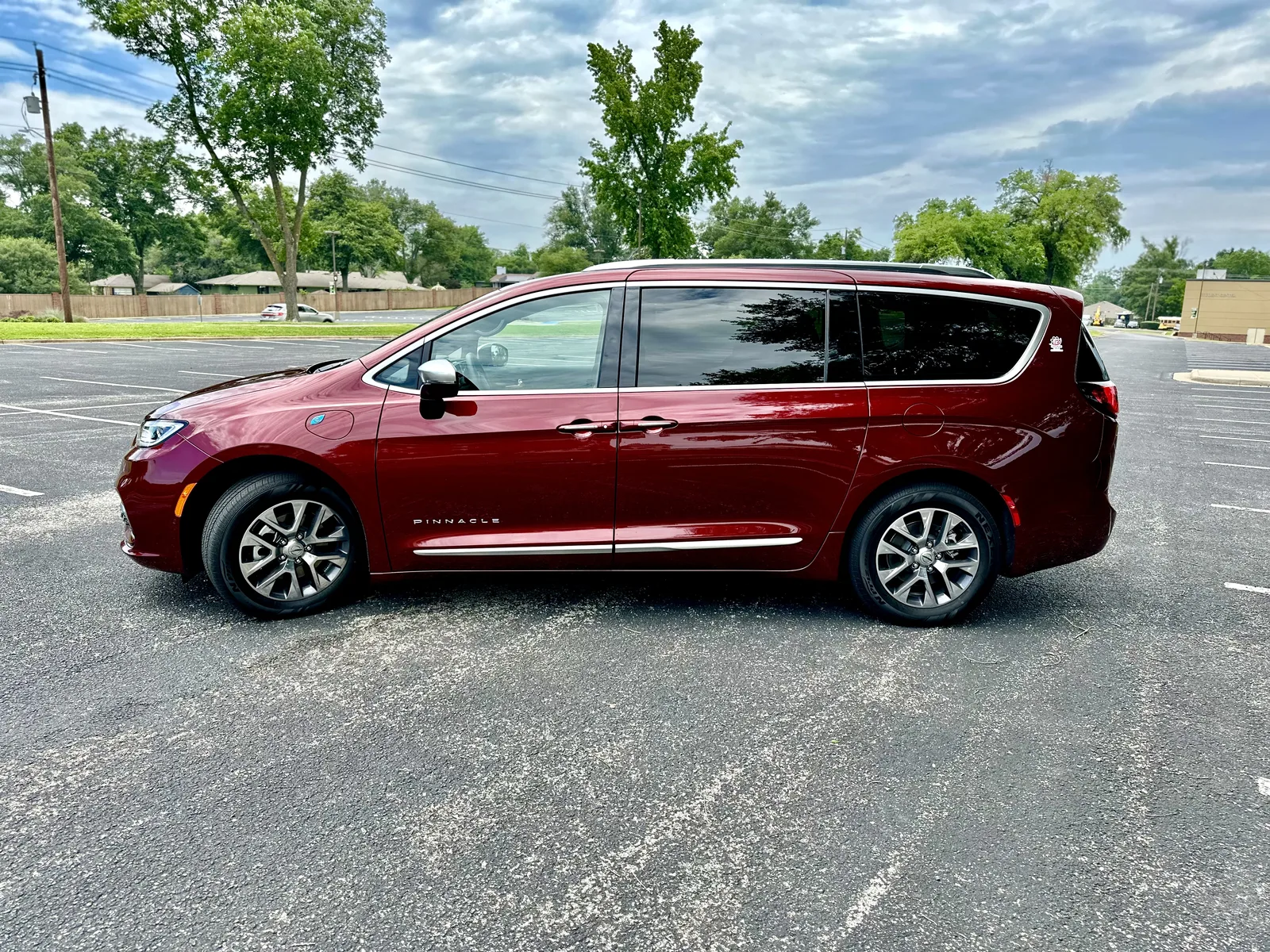 2023 Chrysler Pacifica eHybrid Pinnacle: Better than a Telluride or Tahoe?