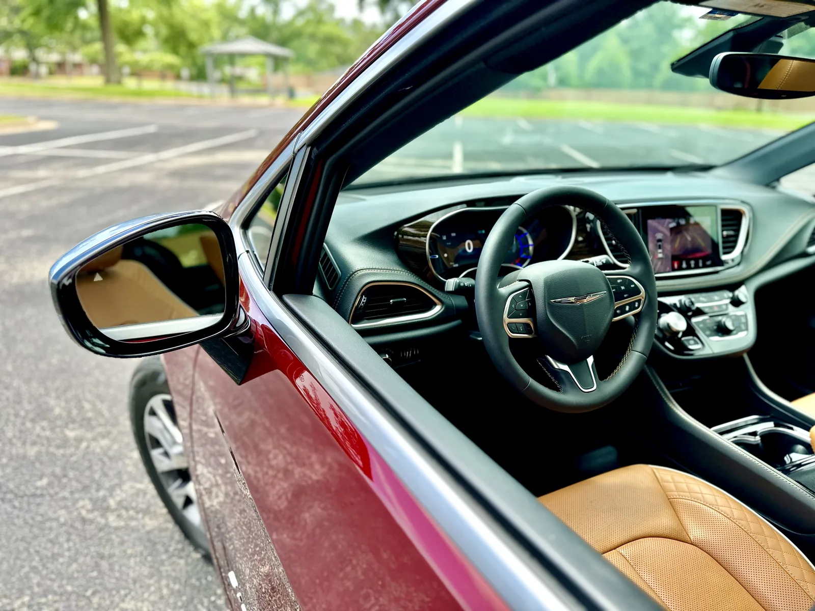 2023 Chrysler Pacifica eHybrid Pinnacle: Better than a Telluride or Tahoe?