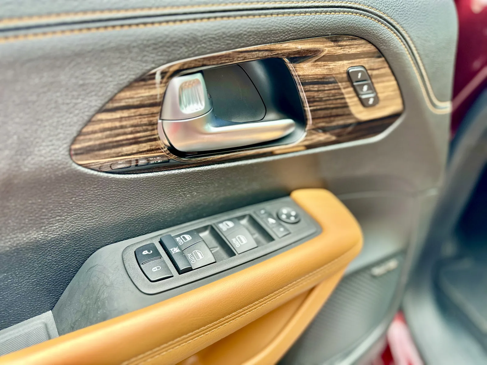 2023 Chrysler Pacifica eHybrid Pinnacle: Better than a Telluride or Tahoe?