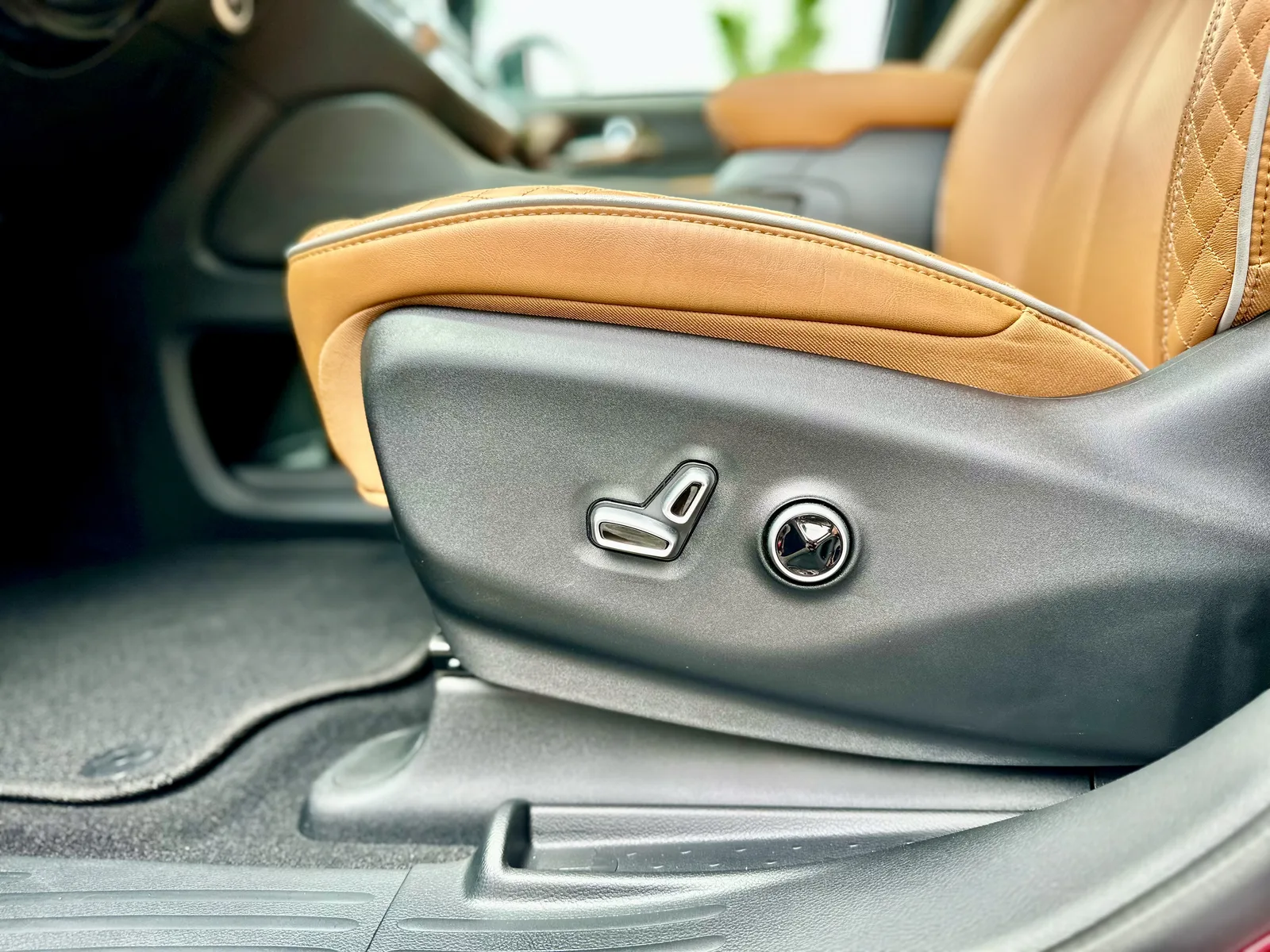 2023 Chrysler Pacifica eHybrid Pinnacle: Better than a Telluride or Tahoe?