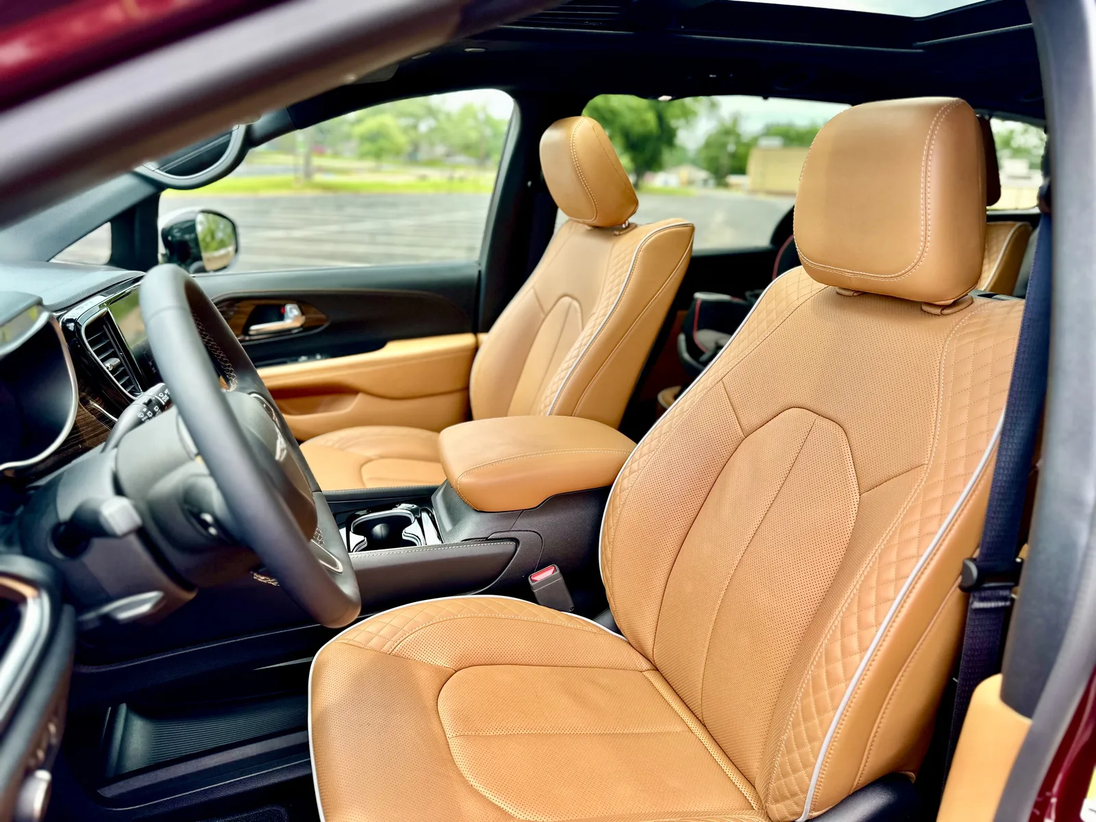 2023 Chrysler Pacifica eHybrid Pinnacle: Better than a Telluride or Tahoe?