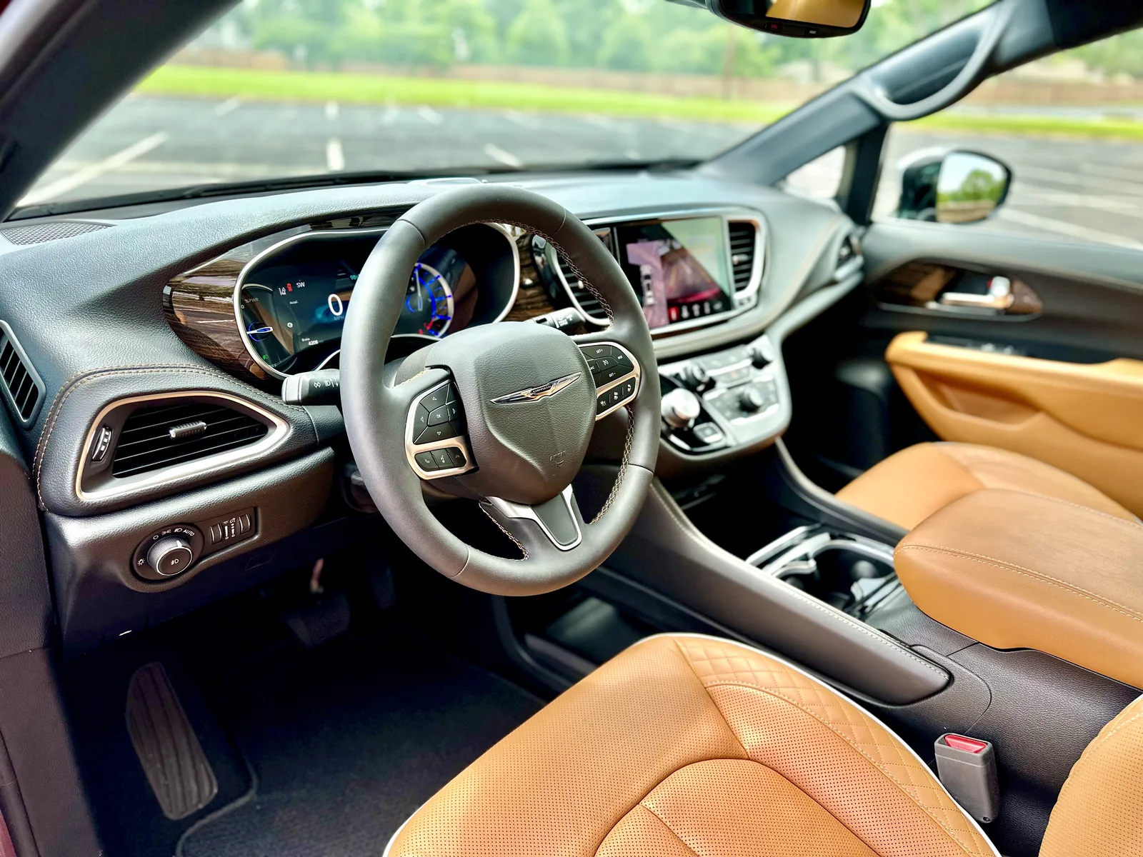 2023 Chrysler Pacifica eHybrid Pinnacle: Better than a Telluride or Tahoe?