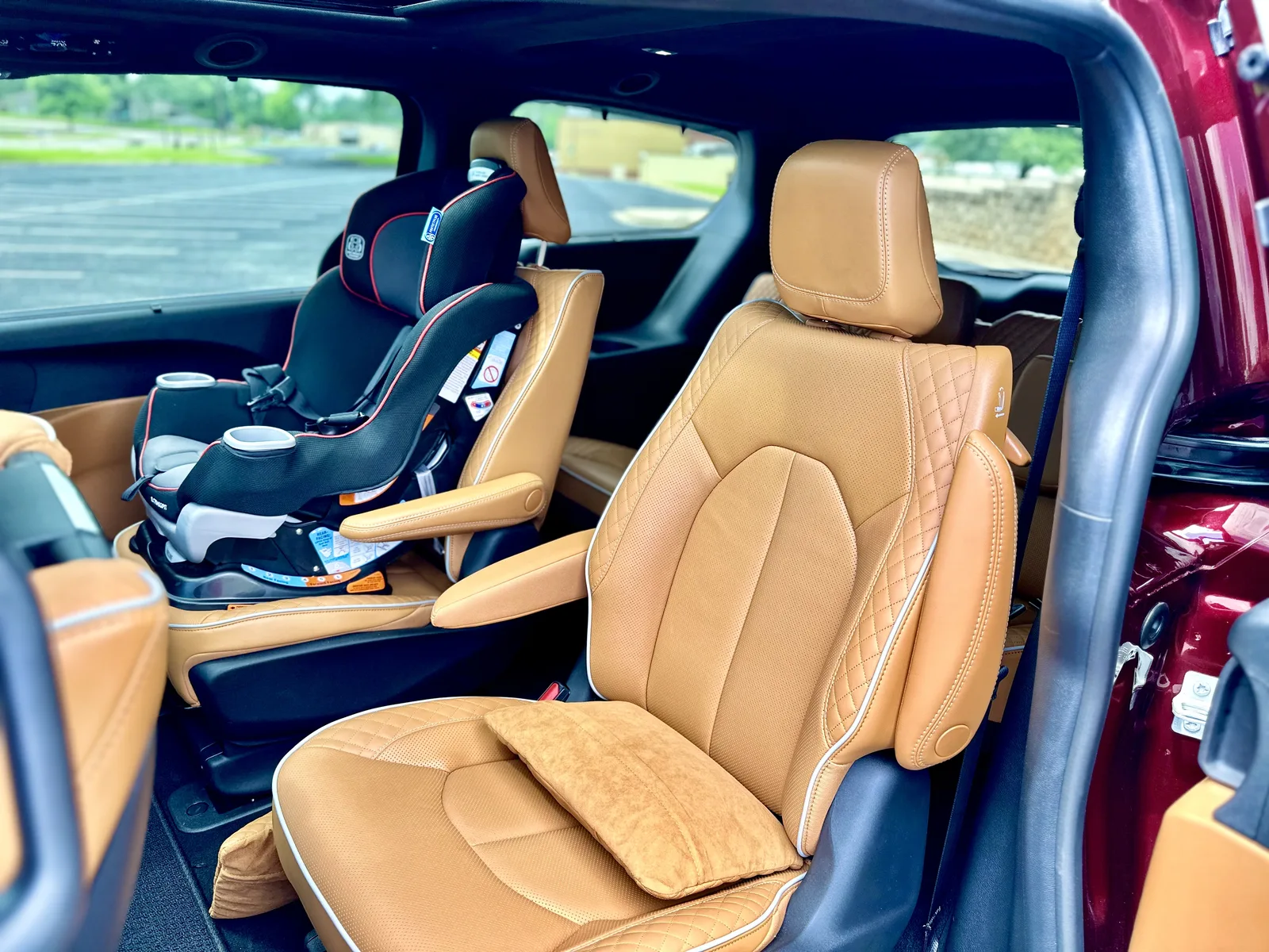 2023 Chrysler Pacifica eHybrid Pinnacle: Better than a Telluride or Tahoe?