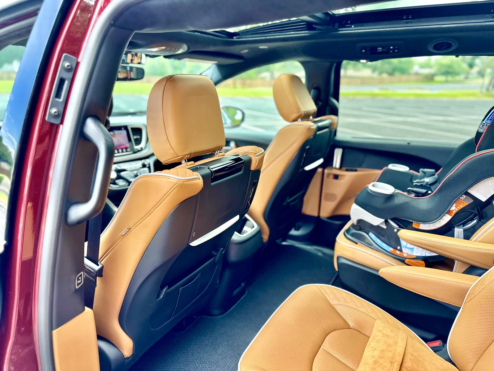 2023 Chrysler Pacifica eHybrid Pinnacle: Better than a Telluride or Tahoe?