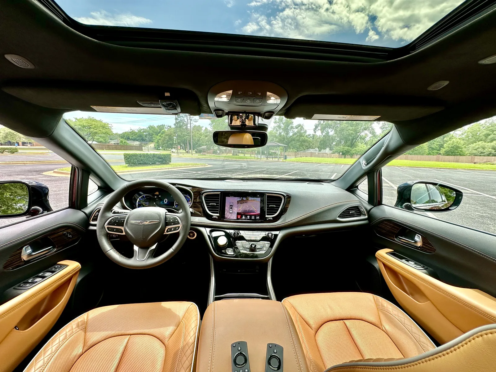 2023 Chrysler Pacifica eHybrid Pinnacle: Better than a Telluride or Tahoe?