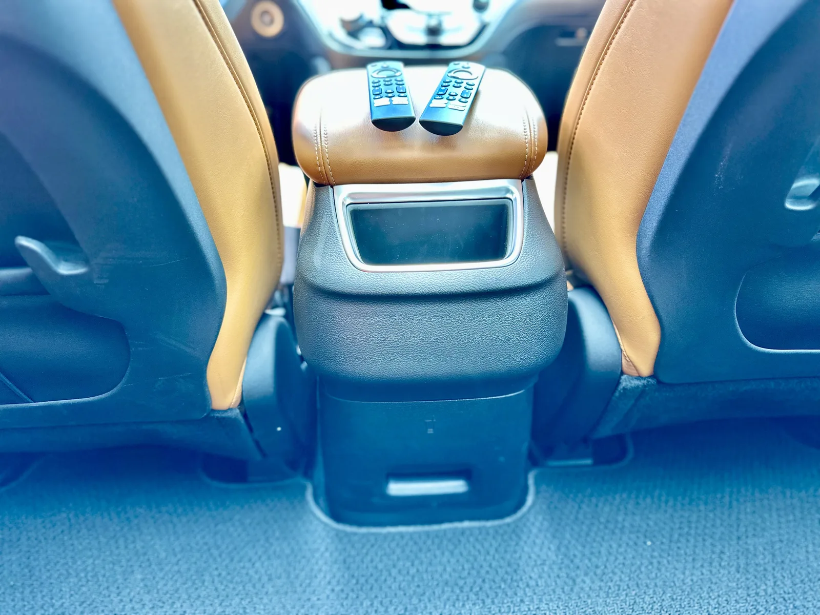 2023 Chrysler Pacifica eHybrid Pinnacle: Better than a Telluride or Tahoe?