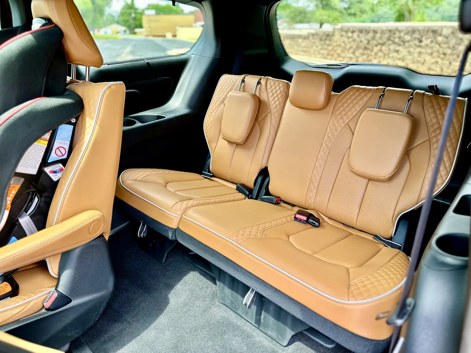 2023 Chrysler Pacifica eHybrid Pinnacle: Better than a Telluride or Tahoe?