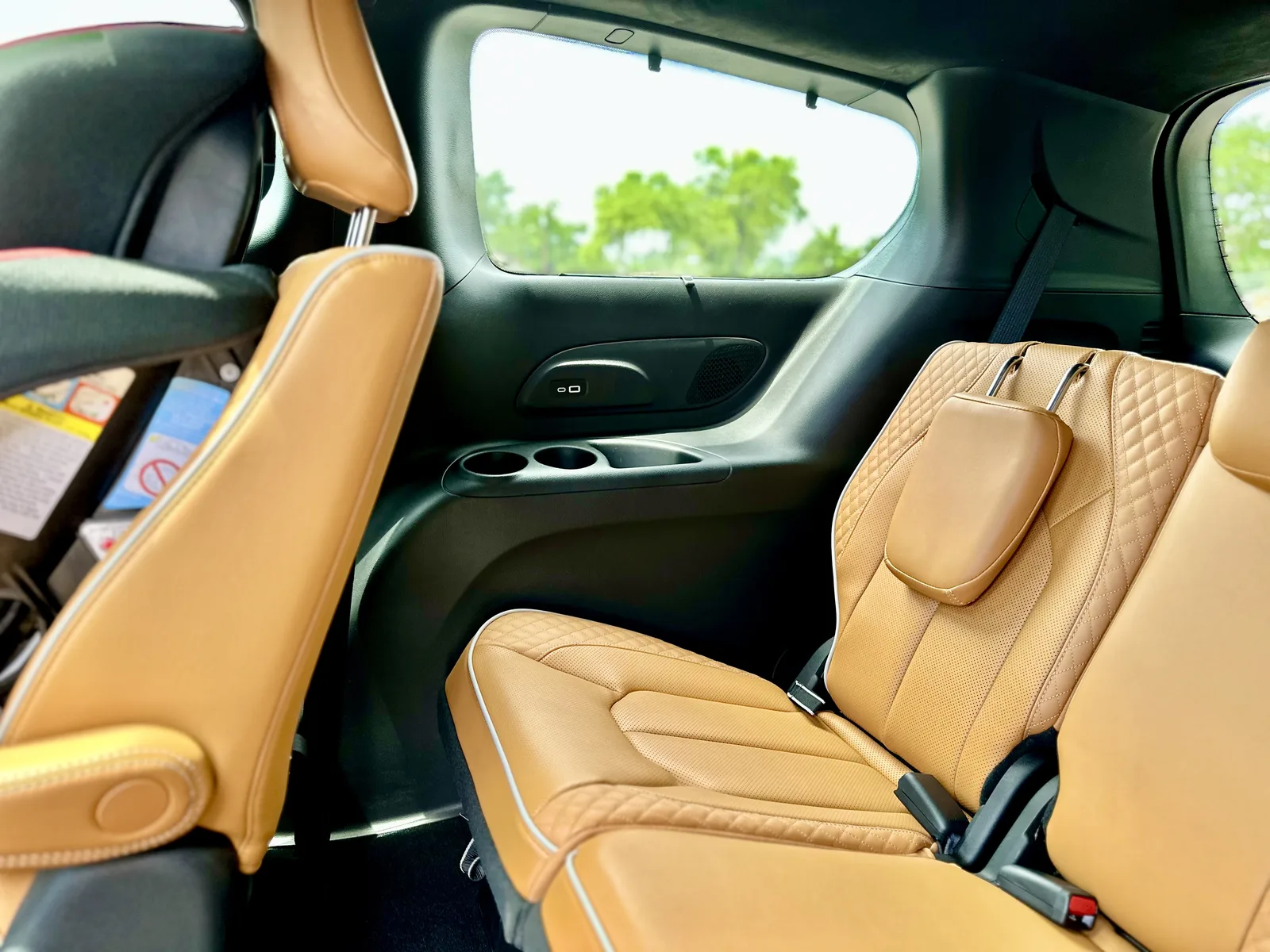 2023 Chrysler Pacifica eHybrid Pinnacle: Better than a Telluride or Tahoe?