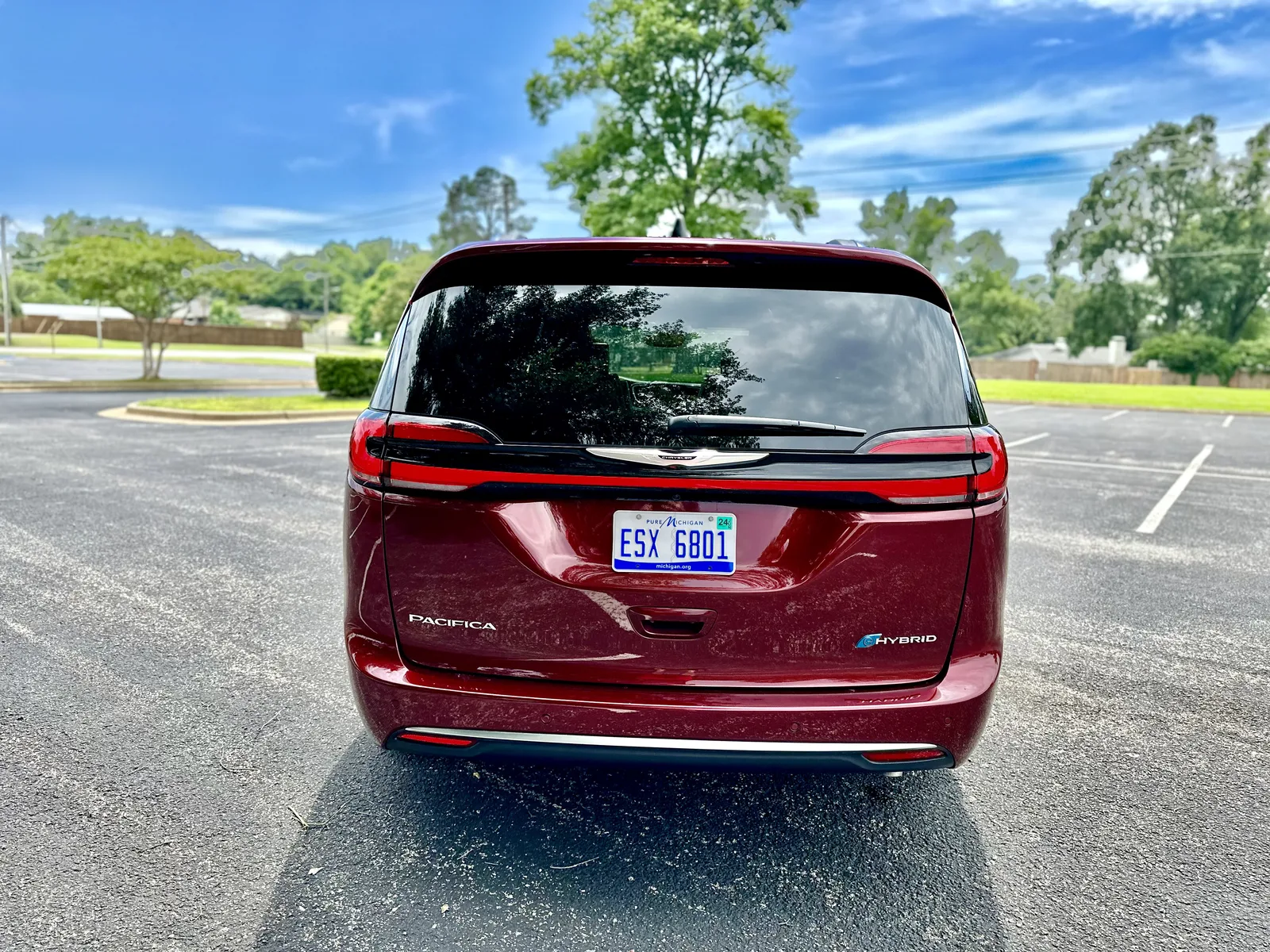 2023 Chrysler Pacifica eHybrid Pinnacle: Better than a Telluride or Tahoe?