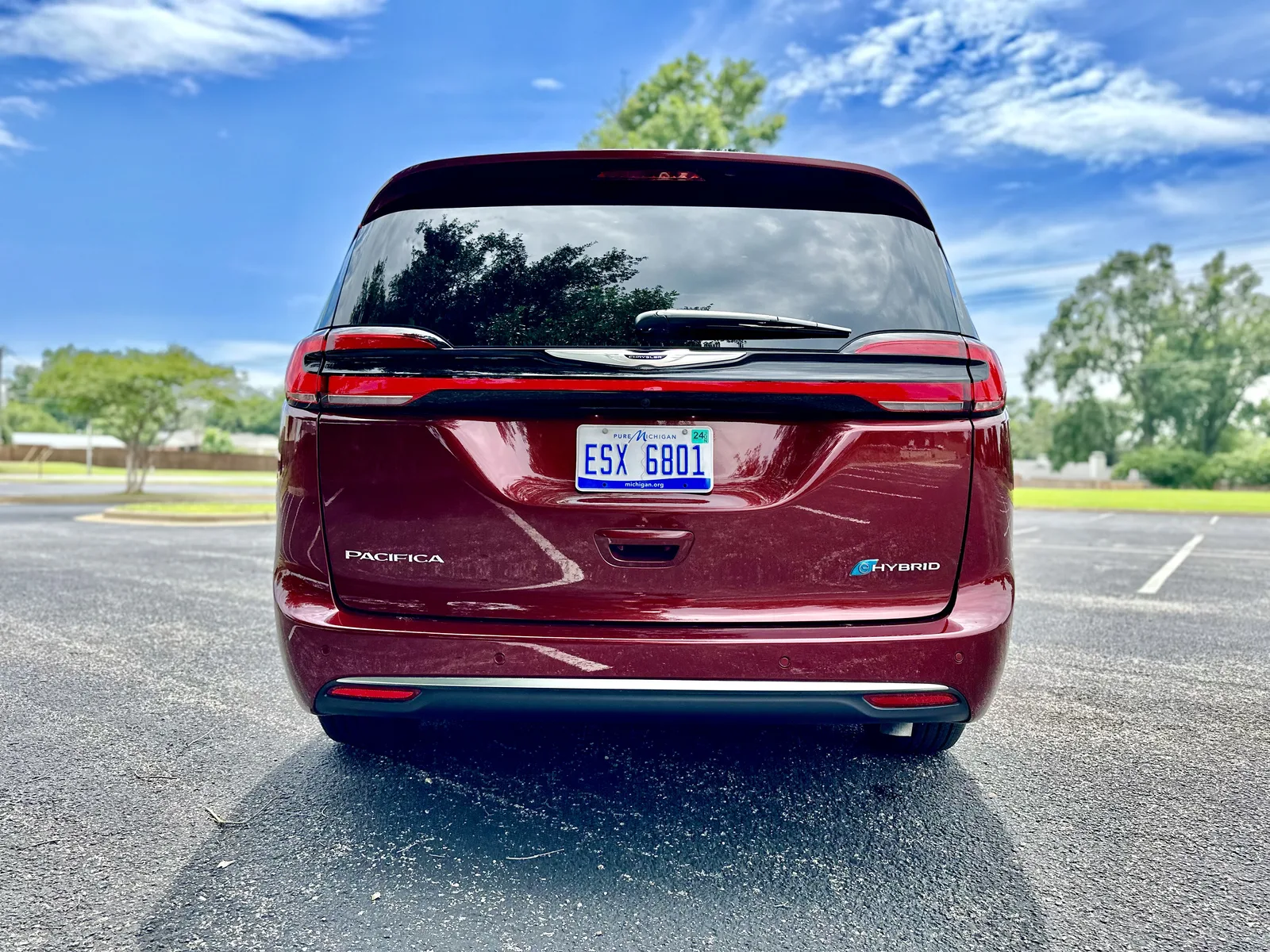2023 Chrysler Pacifica eHybrid Pinnacle: Better than a Telluride or Tahoe?
