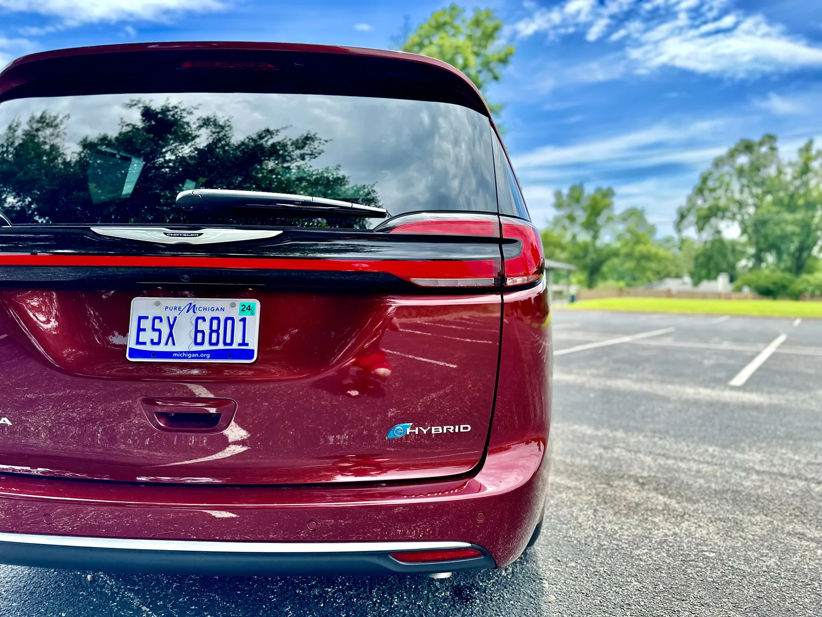 2023 Chrysler Pacifica eHybrid Pinnacle: Better than a Telluride or Tahoe?