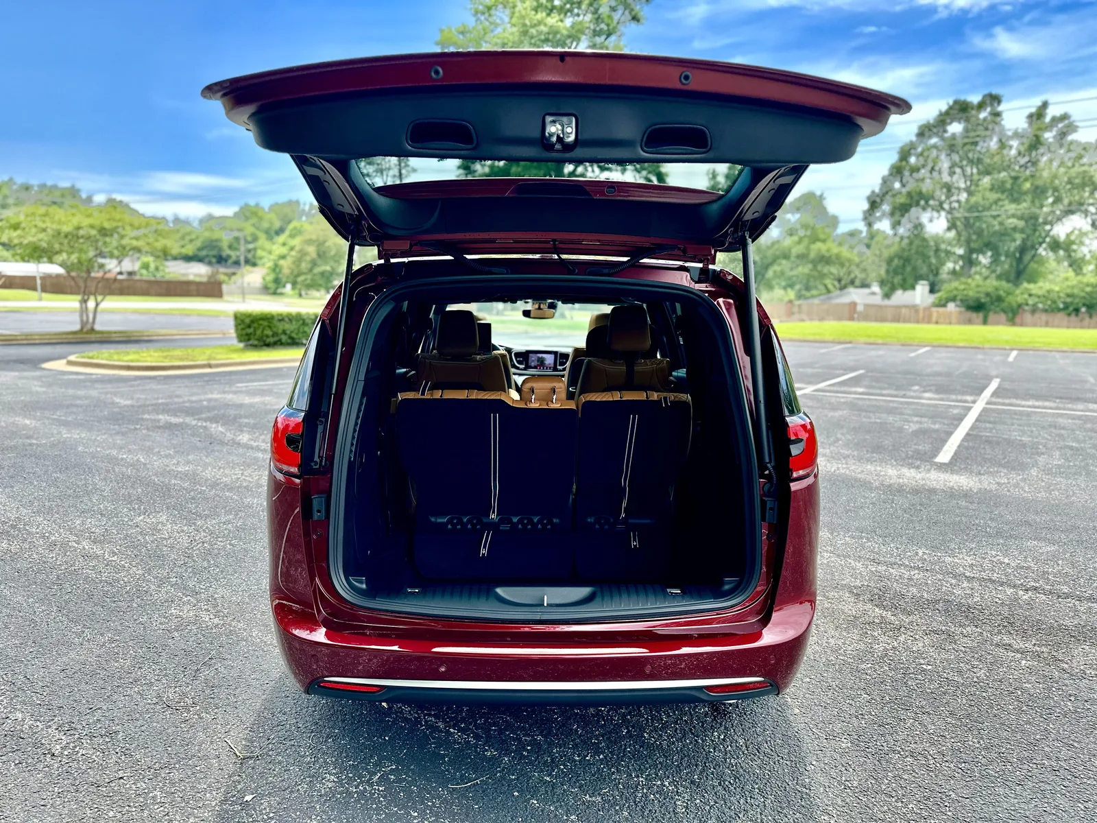 2023 Chrysler Pacifica eHybrid Pinnacle: Better than a Telluride or Tahoe?