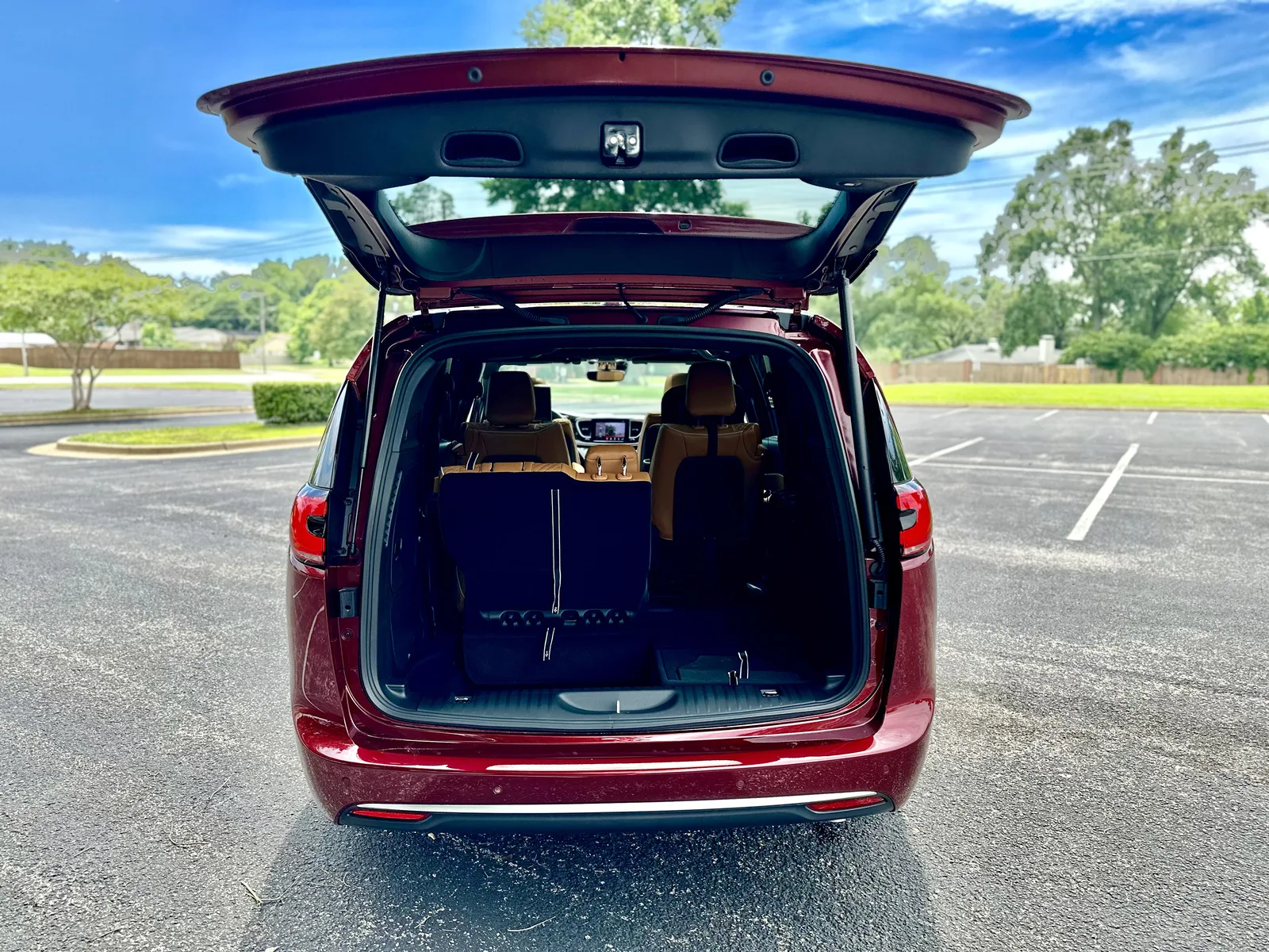 2023 Chrysler Pacifica eHybrid Pinnacle: Better than a Telluride or Tahoe?