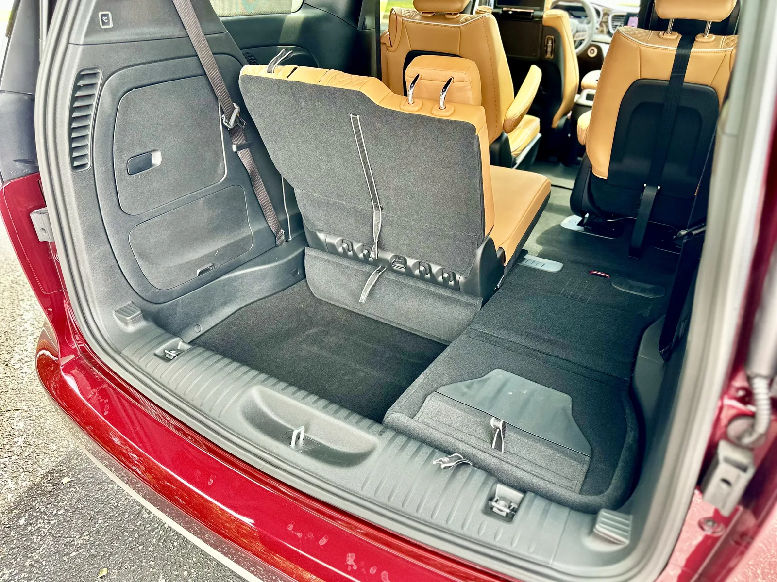 2023 Chrysler Pacifica eHybrid Pinnacle: Better than a Telluride or Tahoe?