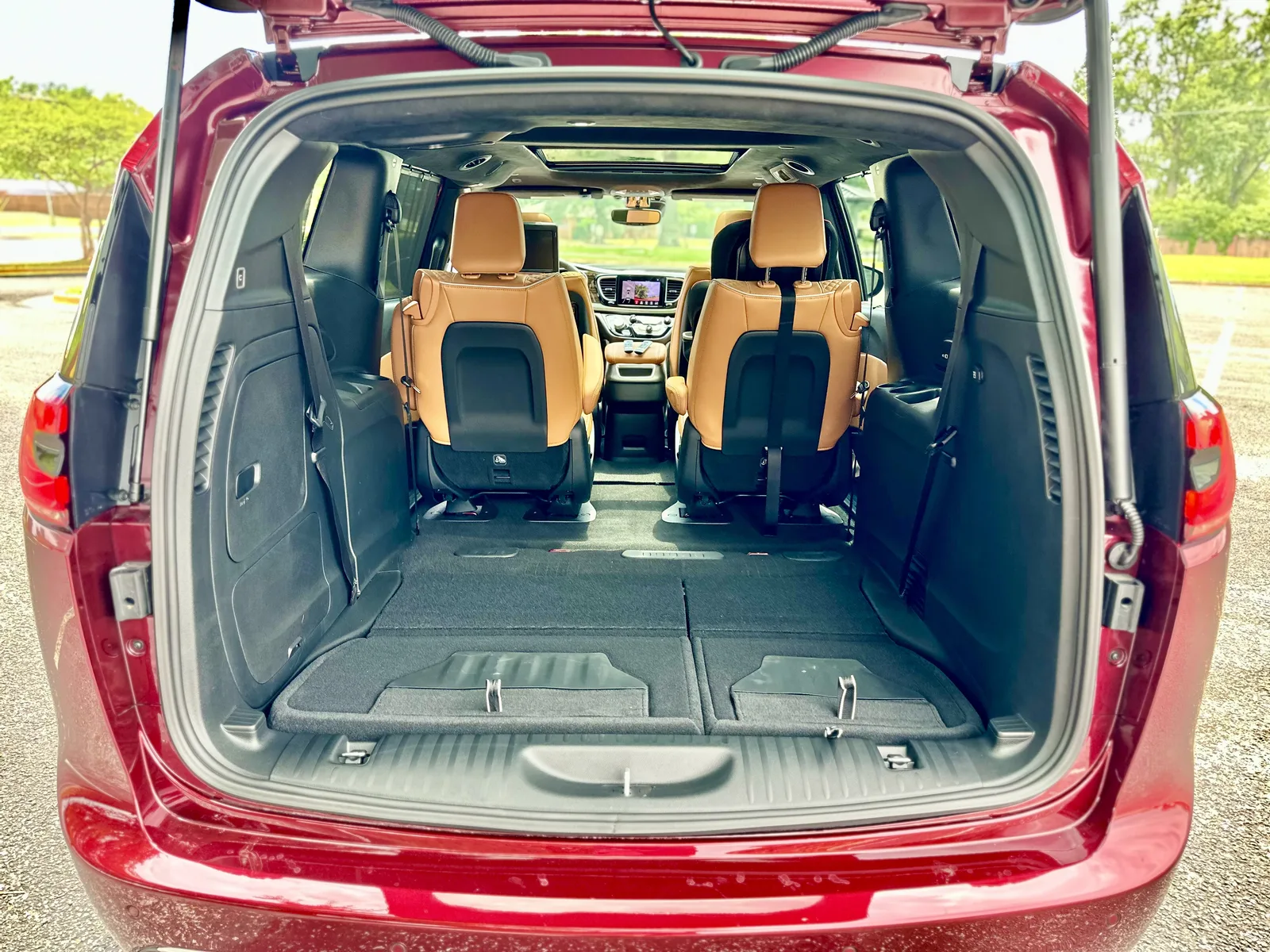 2023 Chrysler Pacifica eHybrid Pinnacle: Better than a Telluride or Tahoe?
