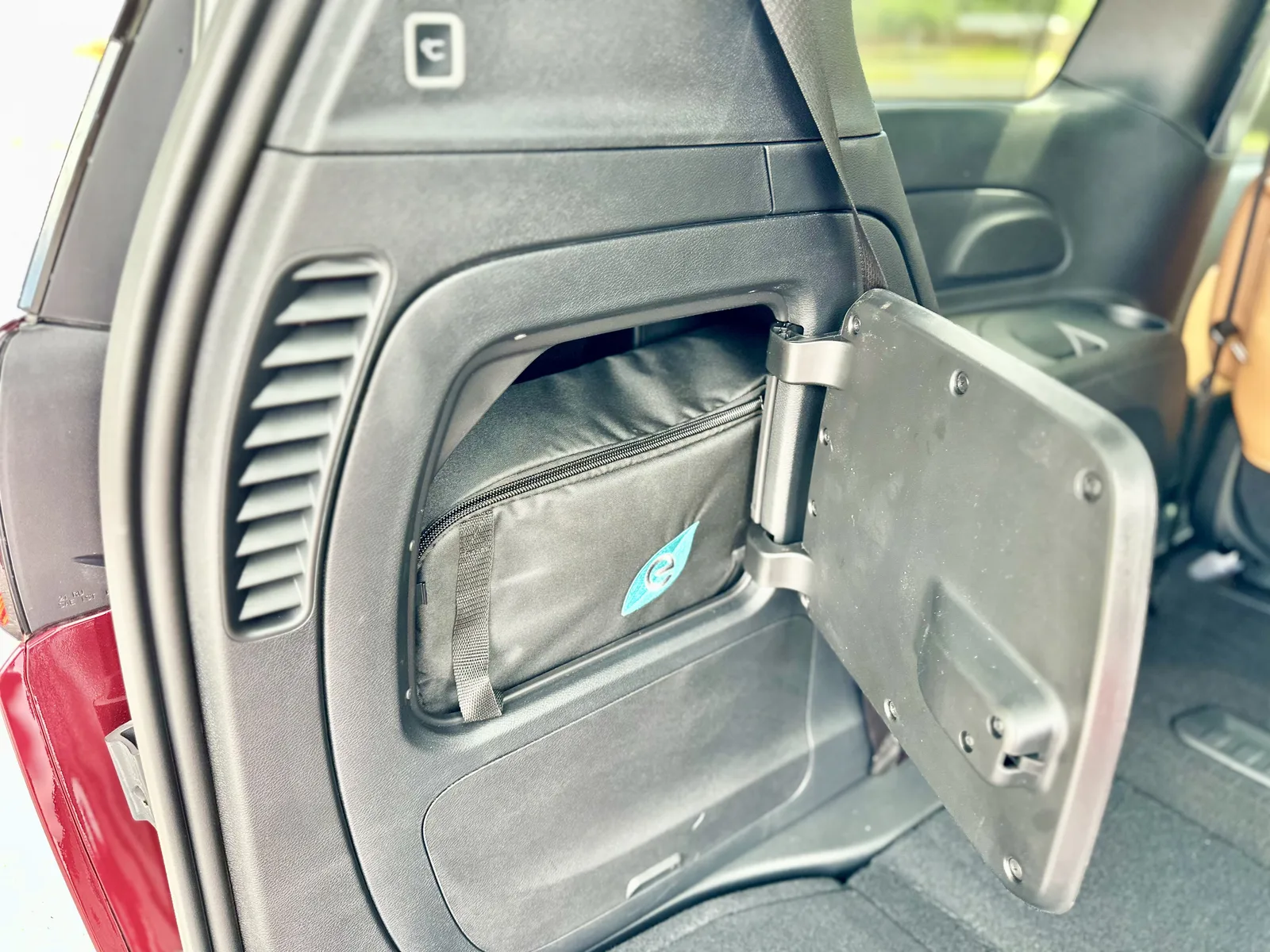 2023 Chrysler Pacifica eHybrid Pinnacle: Better than a Telluride or Tahoe?