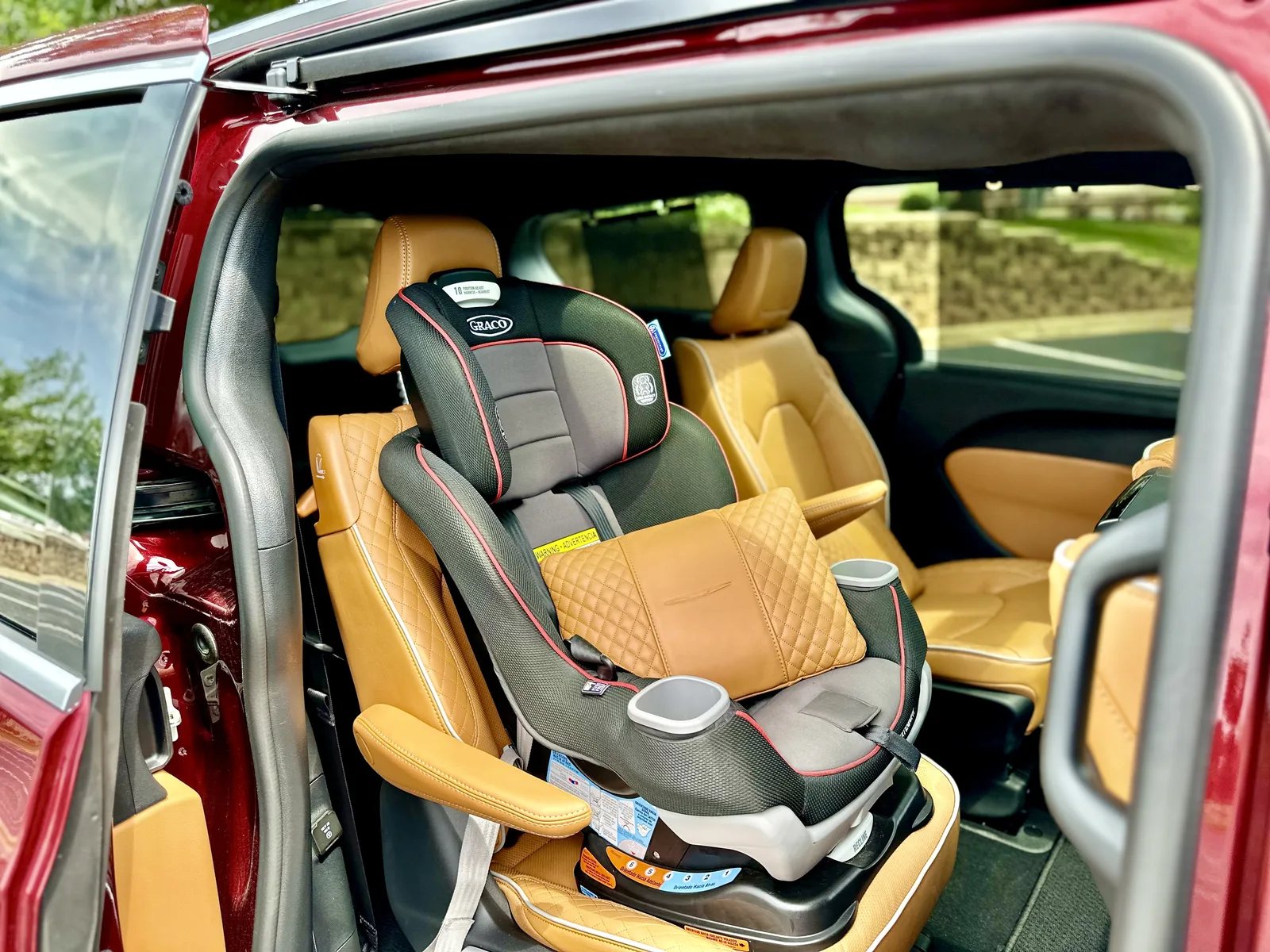 2023 Chrysler Pacifica eHybrid Pinnacle: Better than a Telluride or Tahoe?