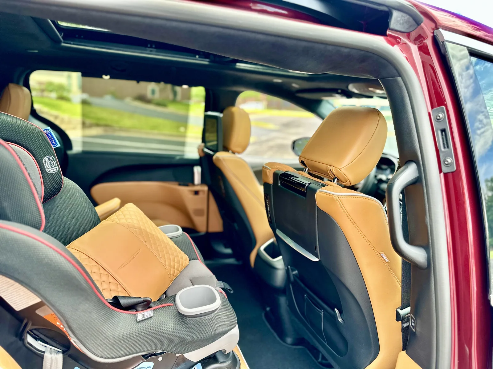 2023 Chrysler Pacifica eHybrid Pinnacle: Better than a Telluride or Tahoe?