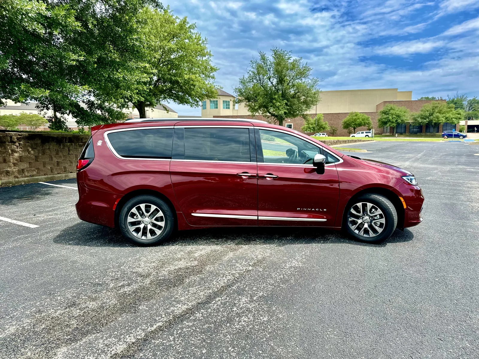 2023 Chrysler Pacifica eHybrid Pinnacle: Better than a Telluride or Tahoe?