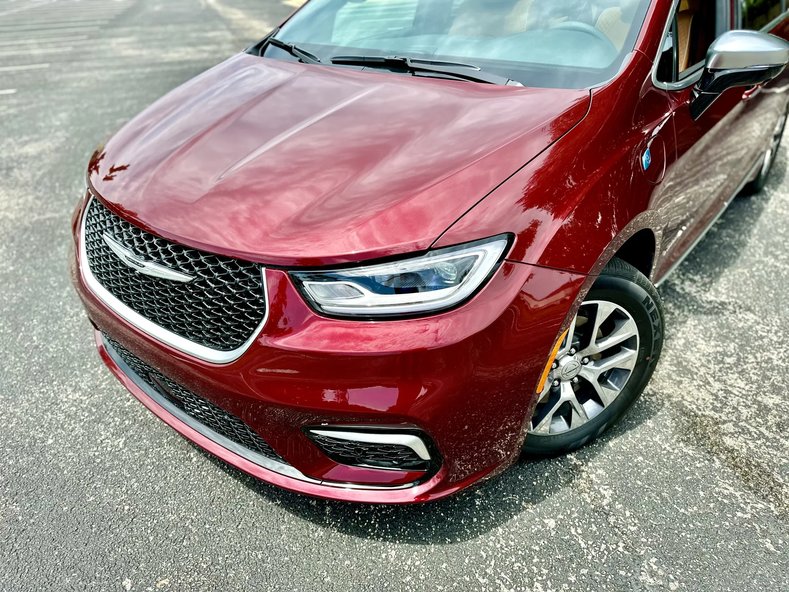 2023 Chrysler Pacifica eHybrid Pinnacle: Better than a Telluride or Tahoe?