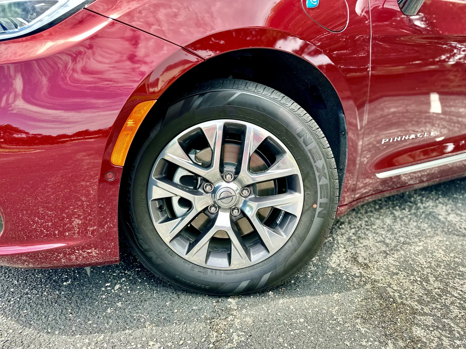 2023 Chrysler Pacifica eHybrid Pinnacle: Better than a Telluride or Tahoe?