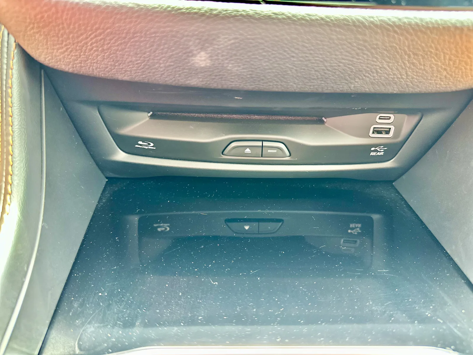 2023 Chrysler Pacifica eHybrid Pinnacle: Better than a Telluride or Tahoe?
